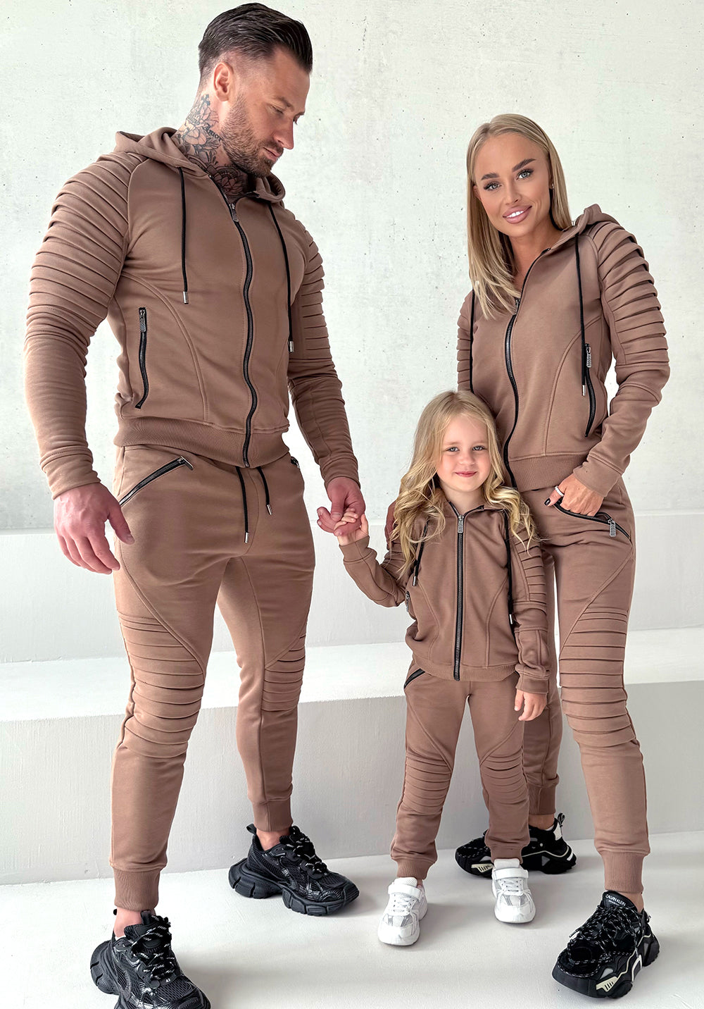 TRACKSUITS FOR COUPLE RELIEF