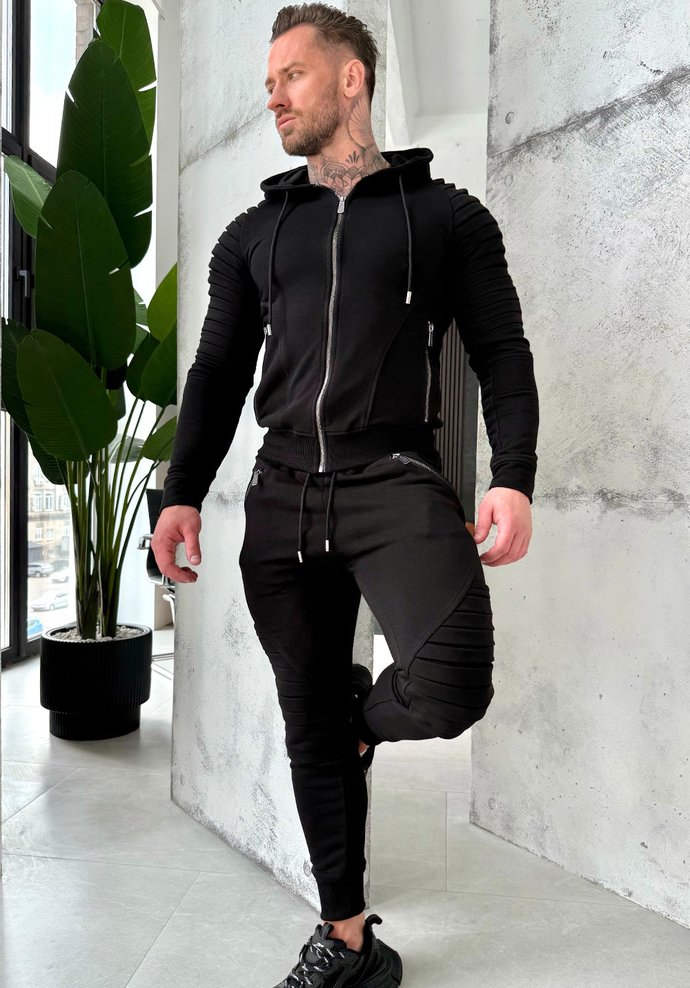 TRACKSUIT RELIEF