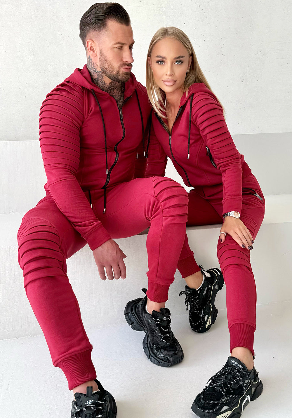 TRACKSUITS FOR COUPLE RELIEF