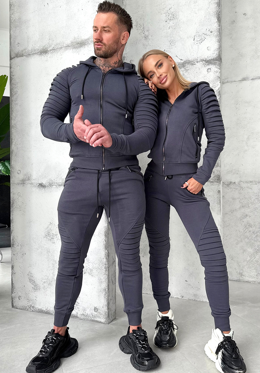 TRACKSUITS FOR COUPLE RELIEF