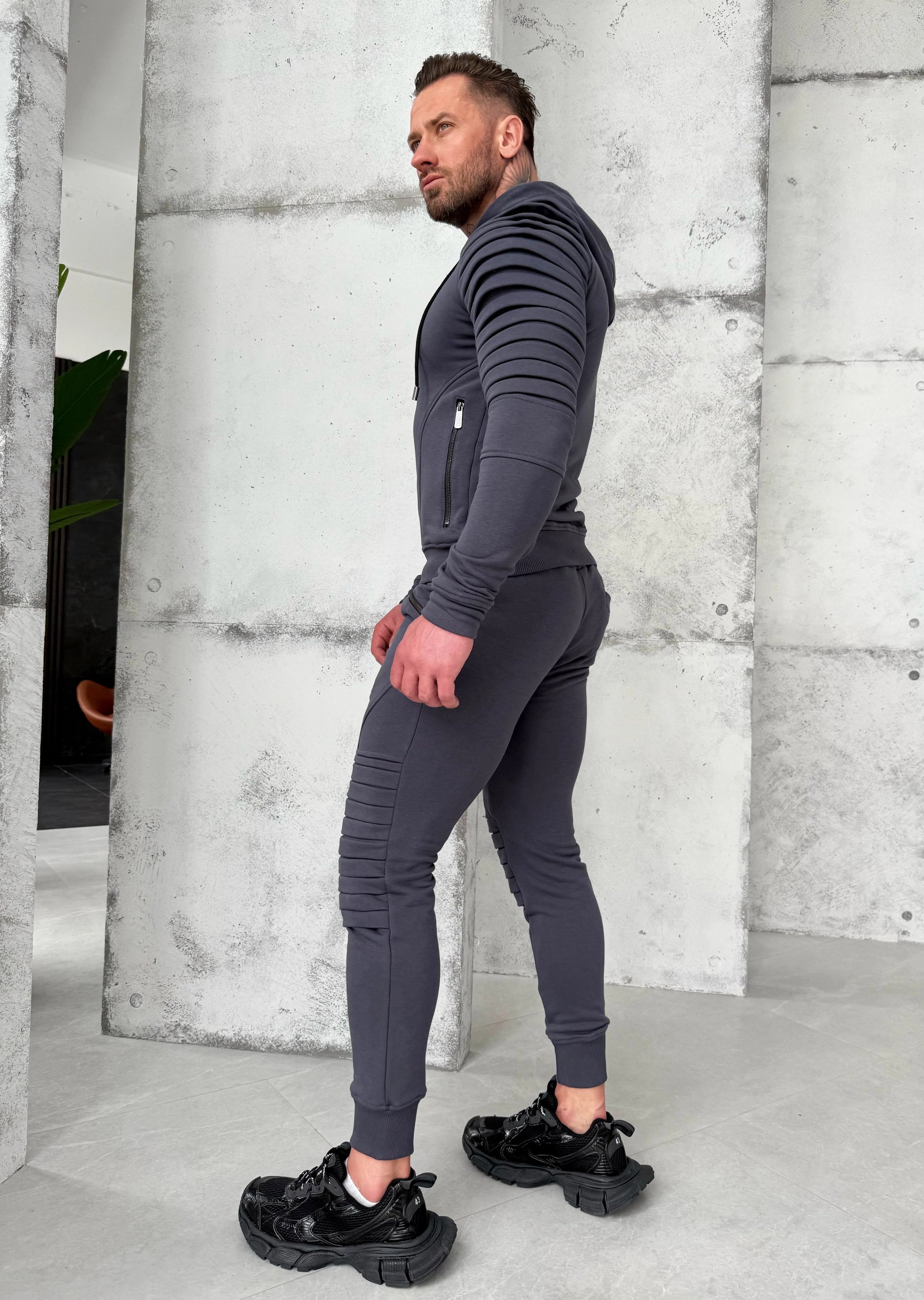 TRACKSUIT RELIEF