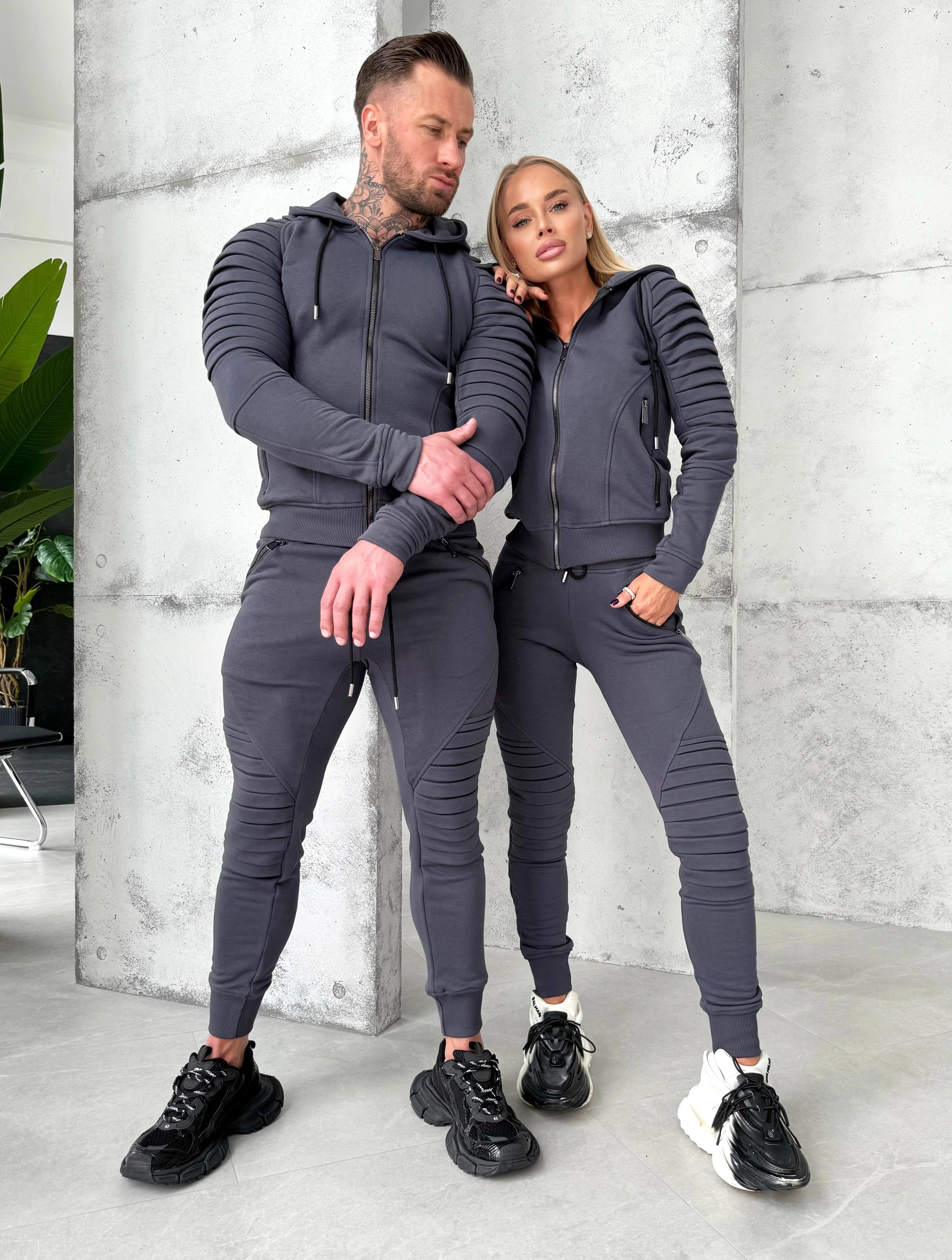 TRACKSUITS FOR COUPLE RELIEF