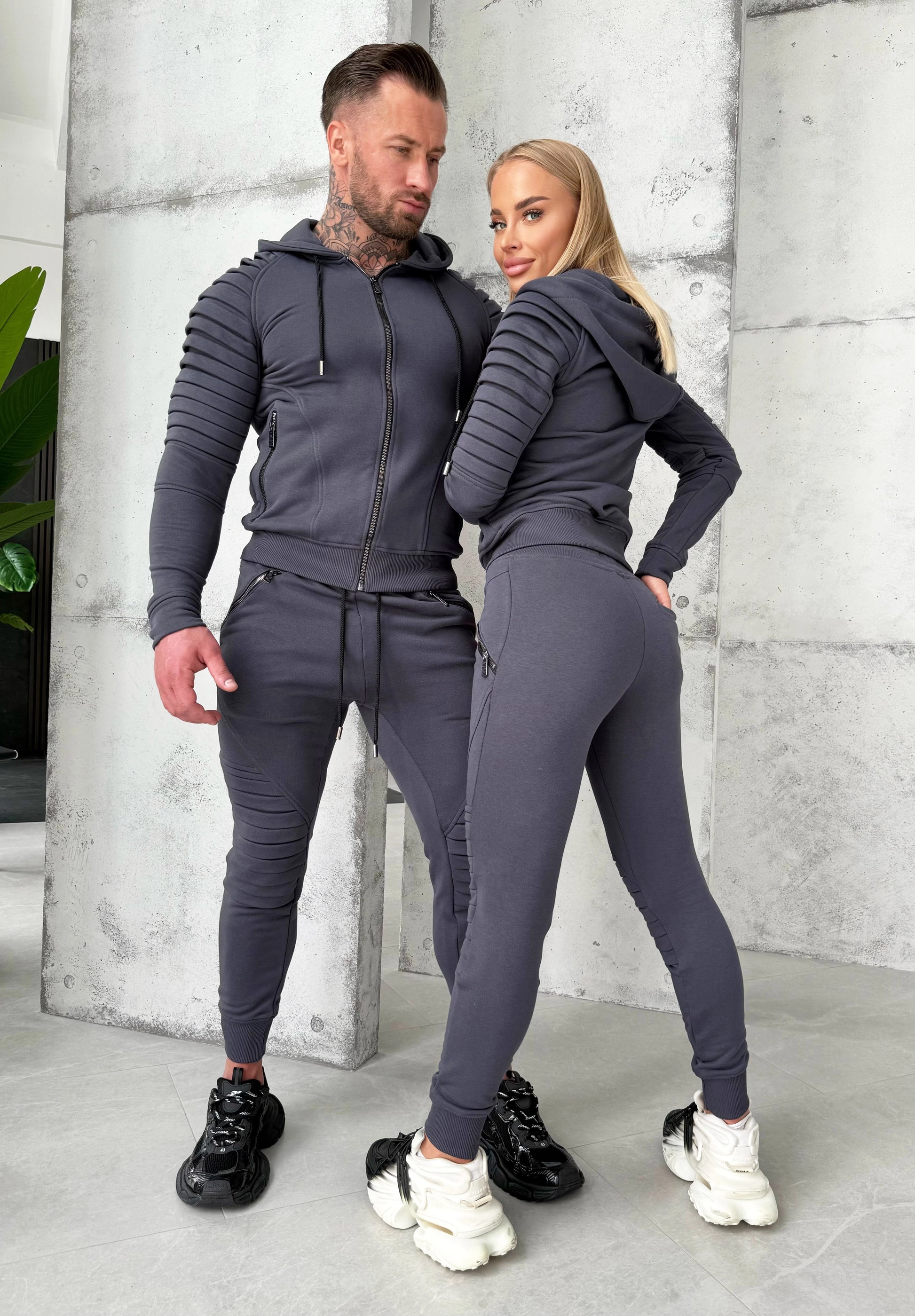 TRACKSUITS FOR COUPLE RELIEF
