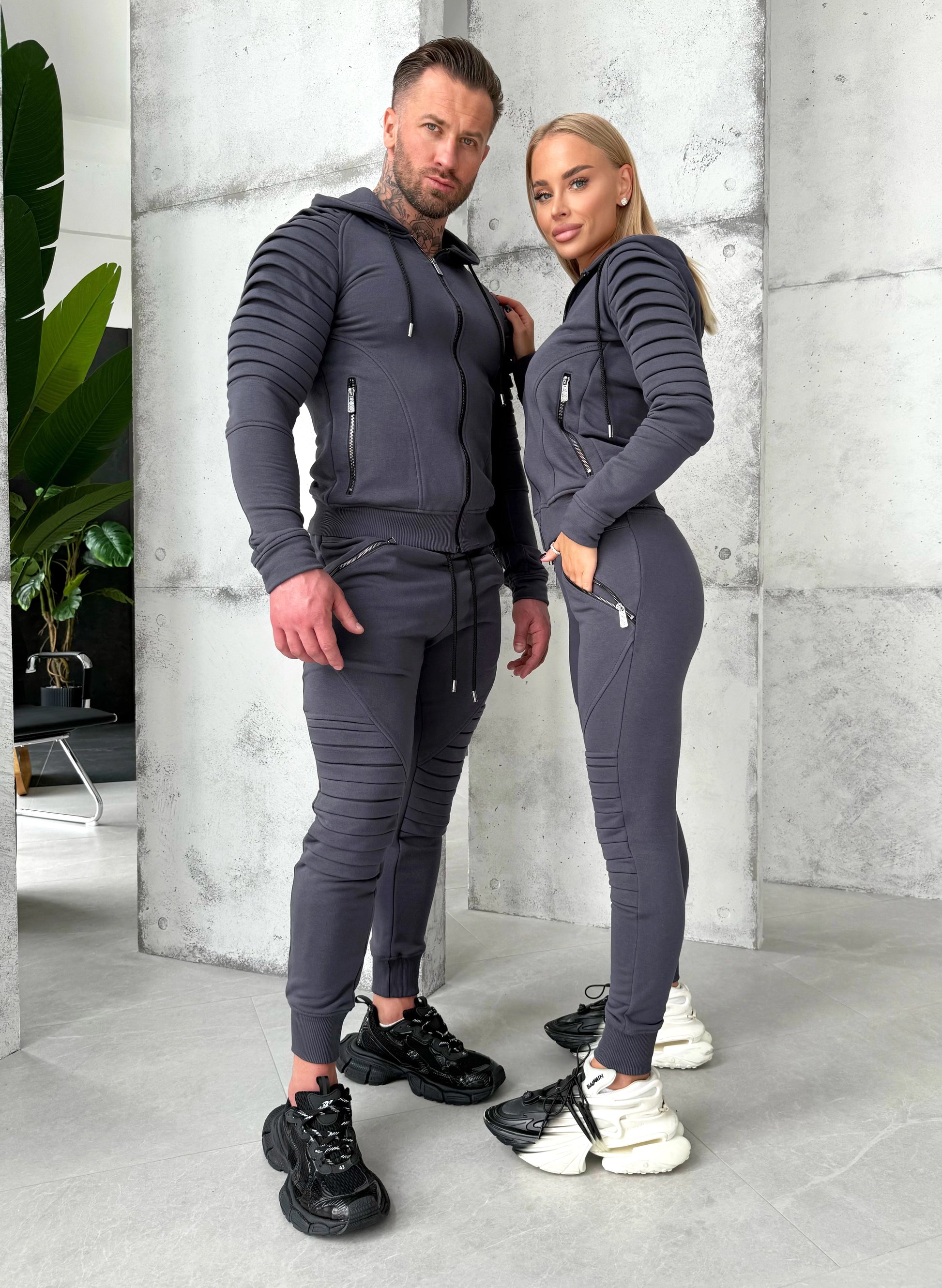 TRACKSUITS FOR COUPLE RELIEF