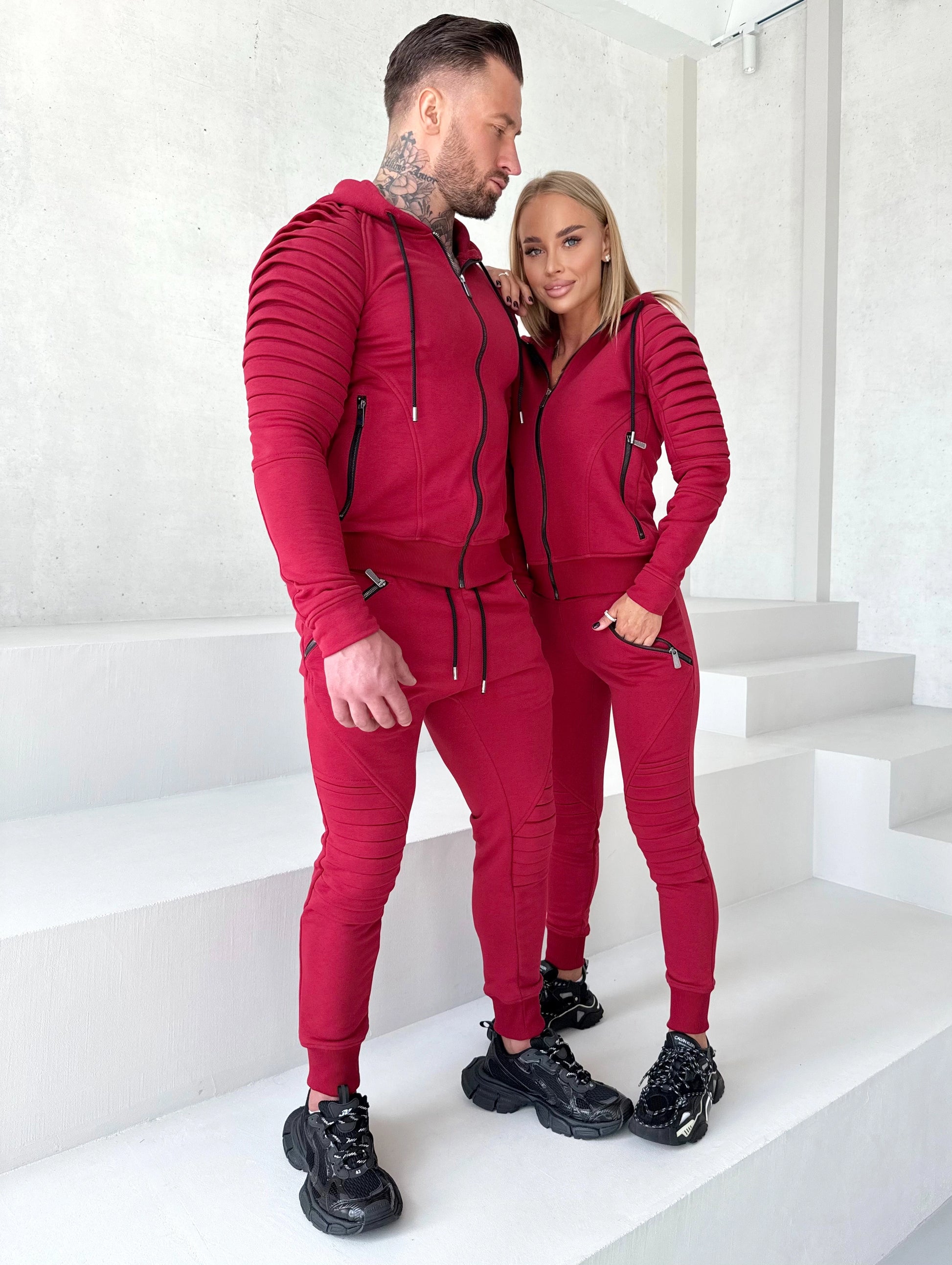 TRACKSUITS FOR COUPLE RELIEF