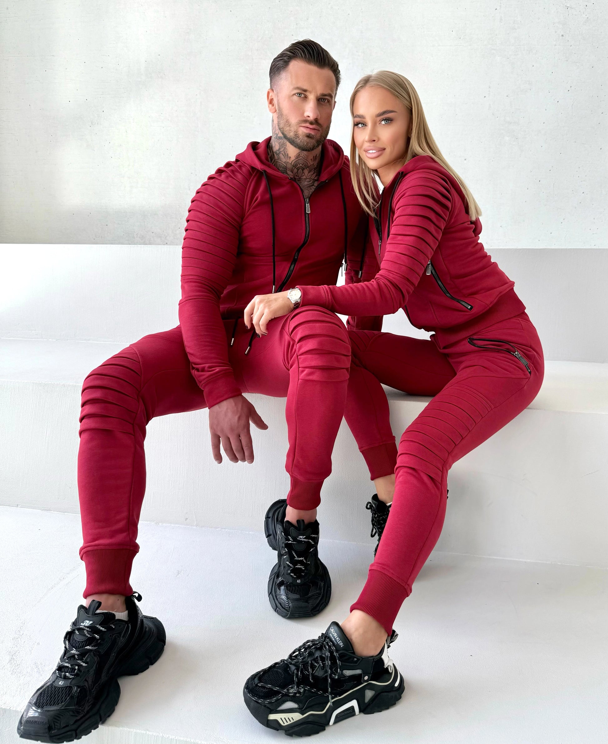 TRACKSUITS FOR COUPLE RELIEF