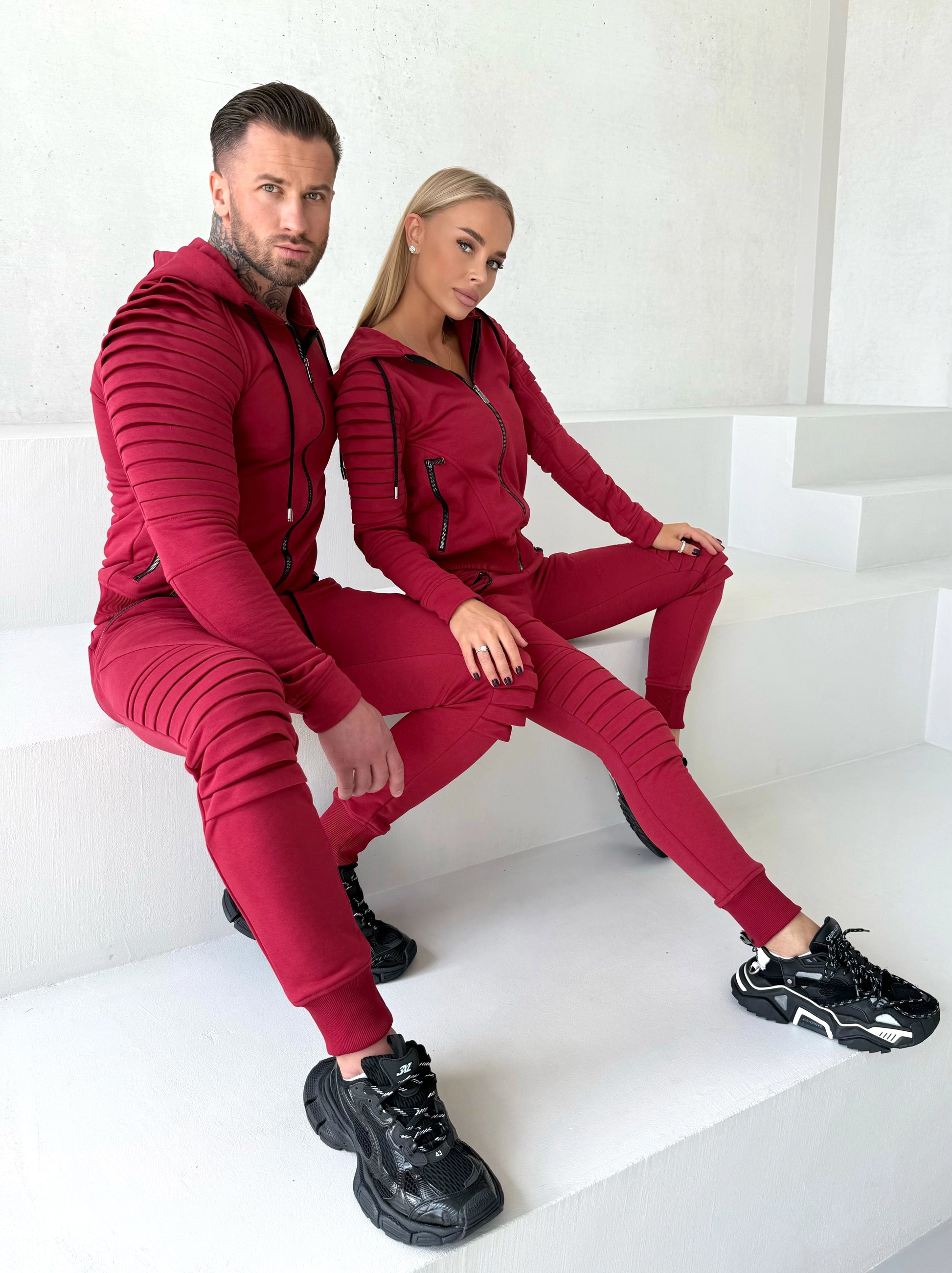 TRACKSUITS FOR COUPLE RELIEF