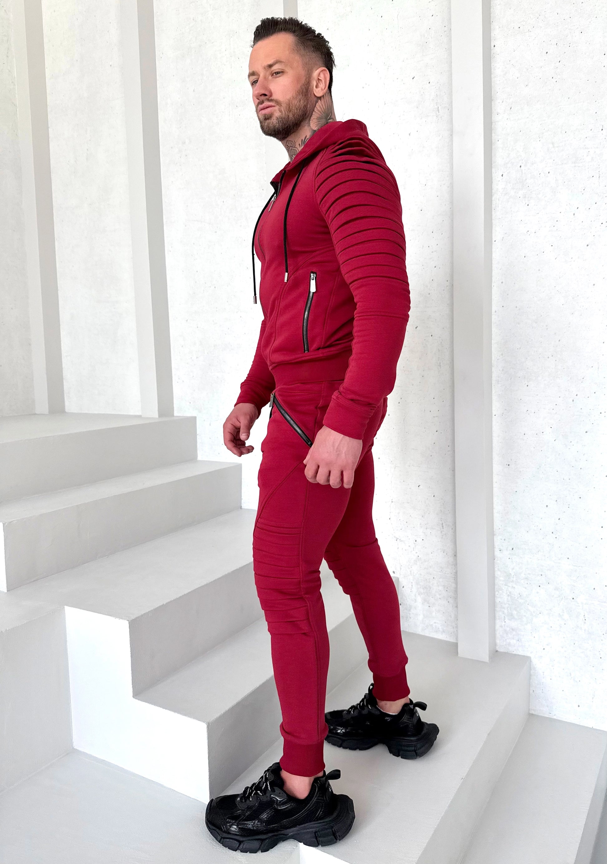 TRACKSUIT RELIEF