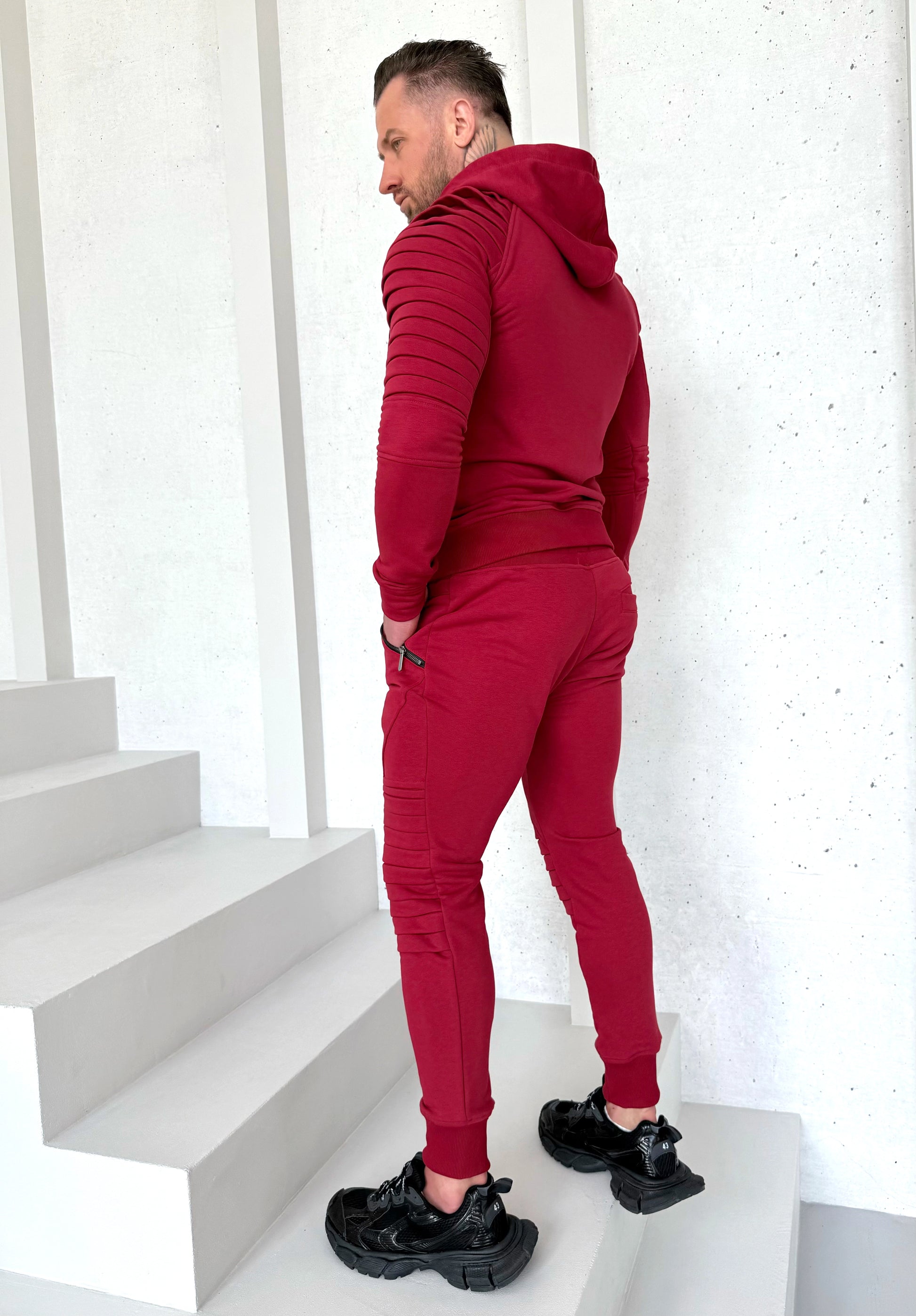 TRACKSUIT RELIEF