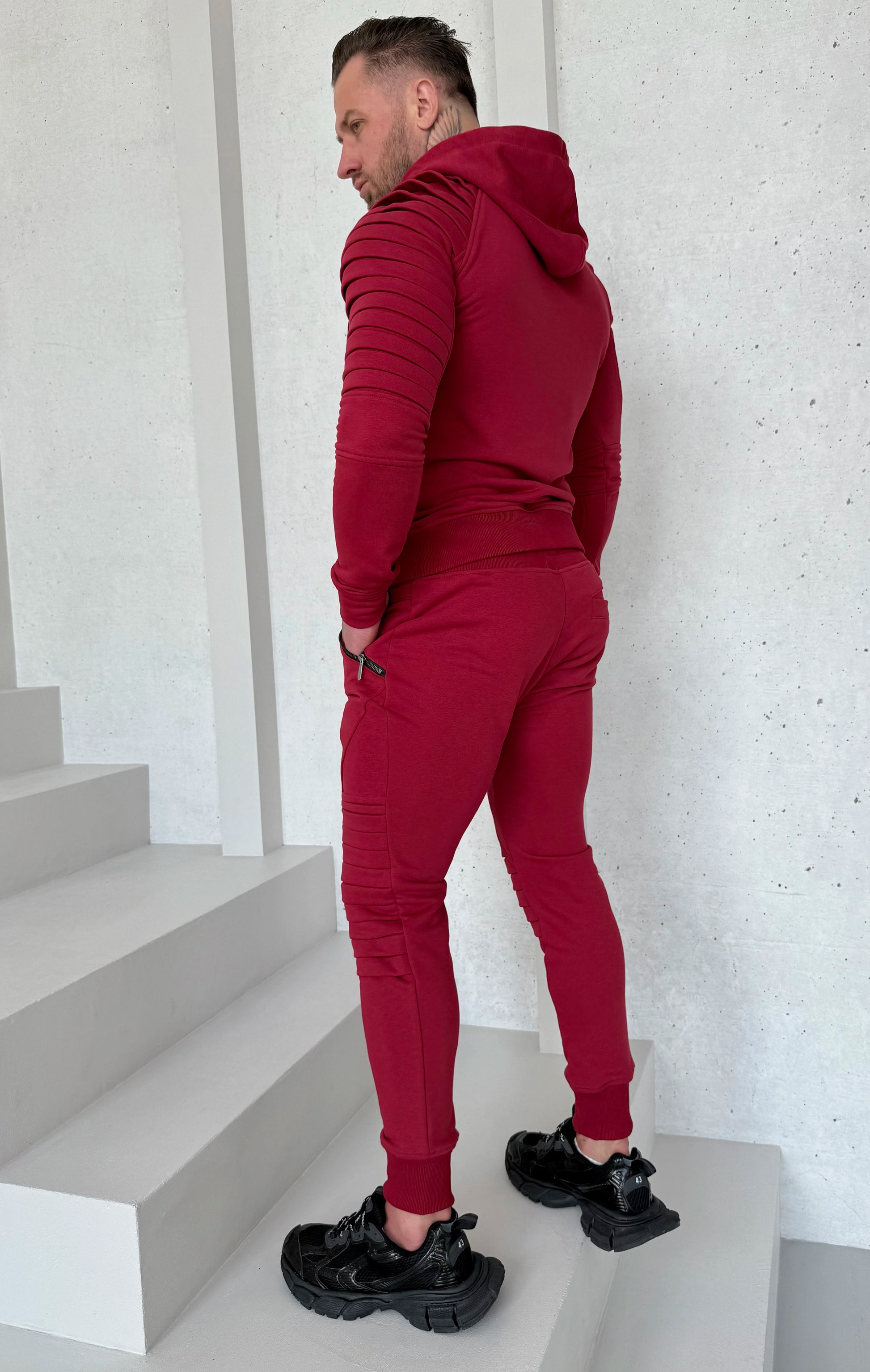 TRACKSUIT RELIEF