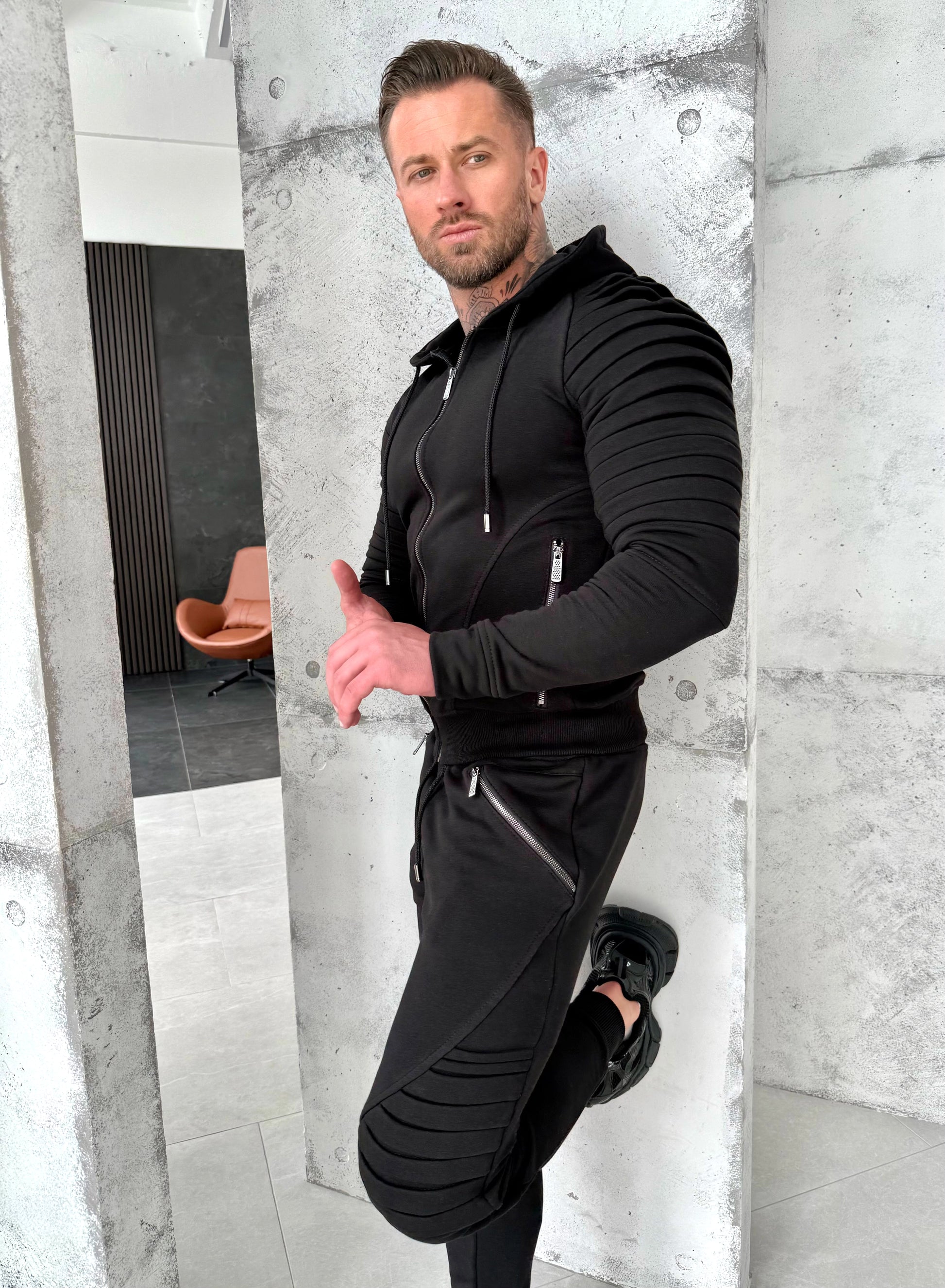 TRACKSUIT RELIEF