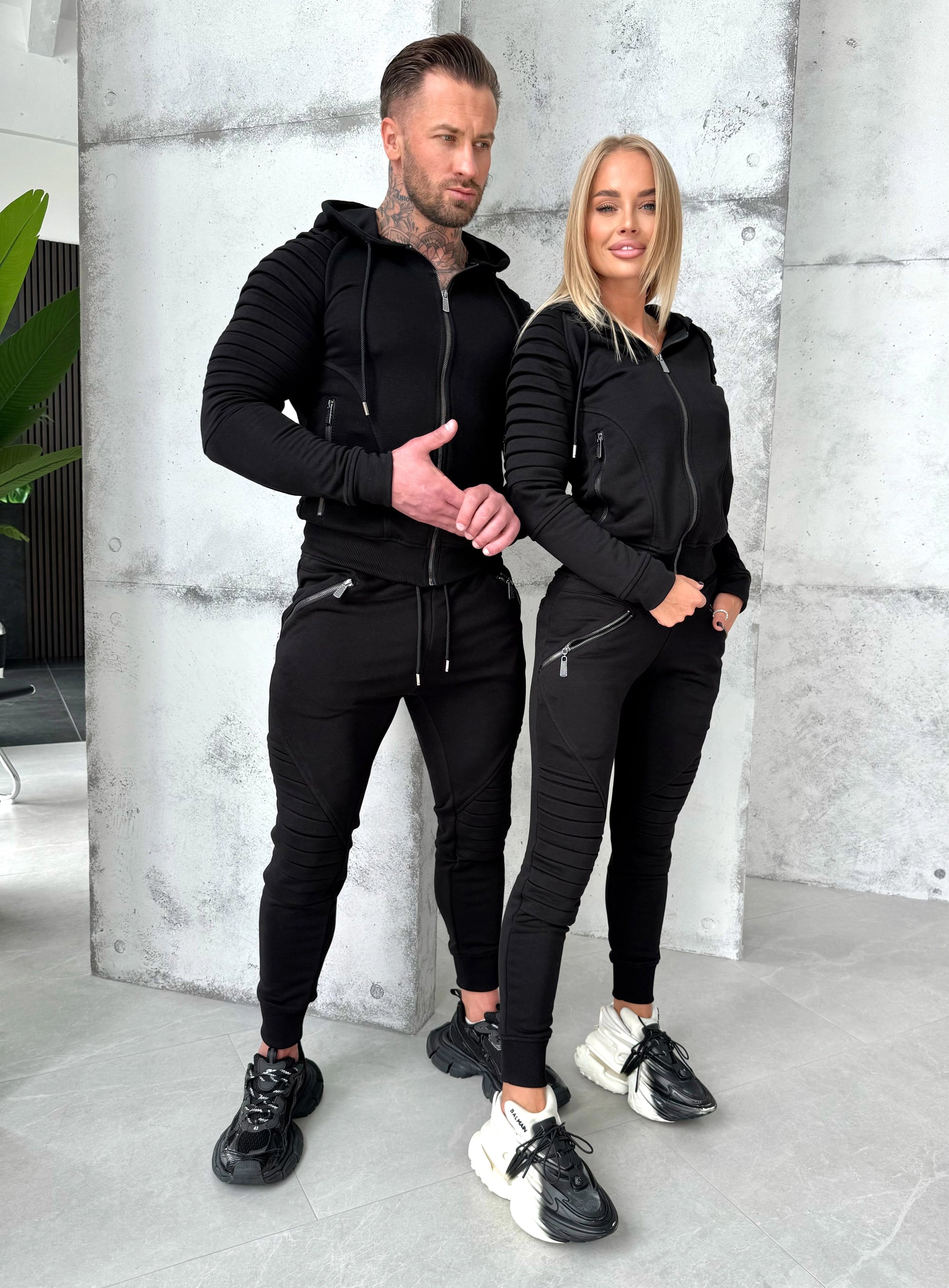 TRACKSUITS FOR COUPLE RELIEF