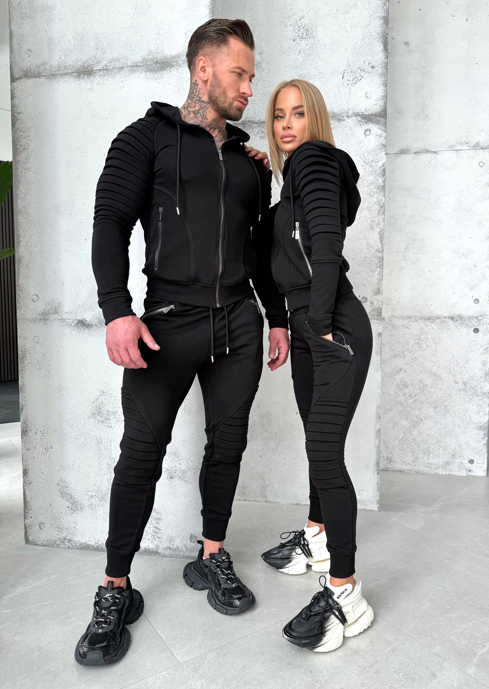 TRACKSUITS FOR COUPLE RELIEF