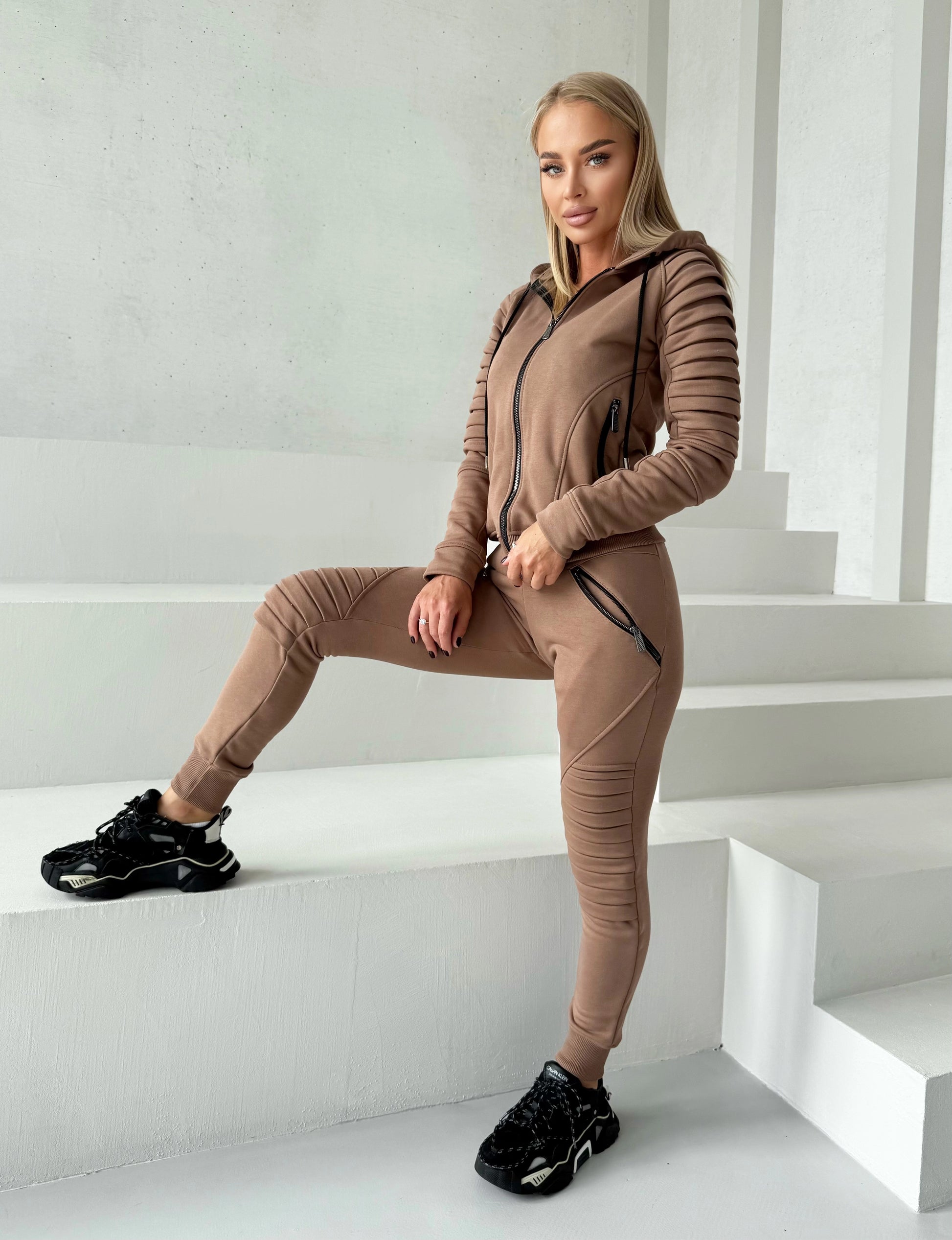 TRACKSUITS FOR COUPLE RELIEF