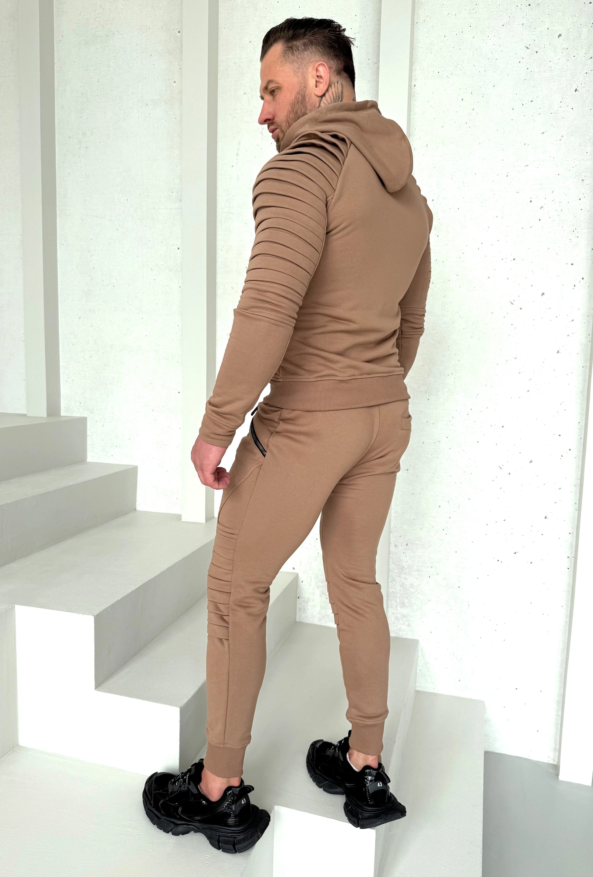TRACKSUITS FOR COUPLE RELIEF