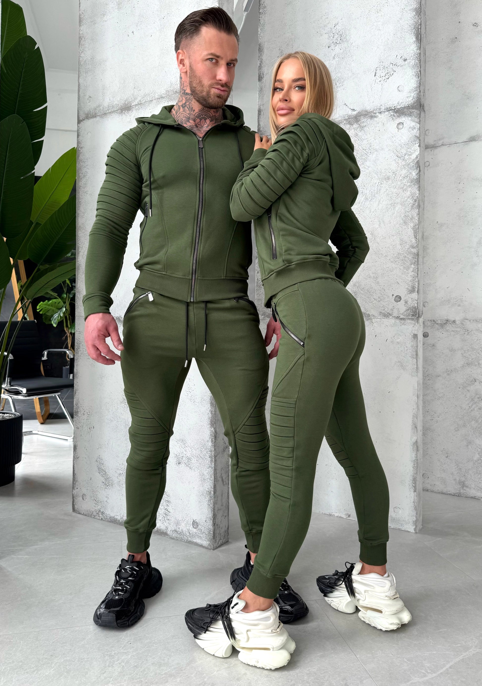 TRACKSUITS FOR COUPLE RELIEF