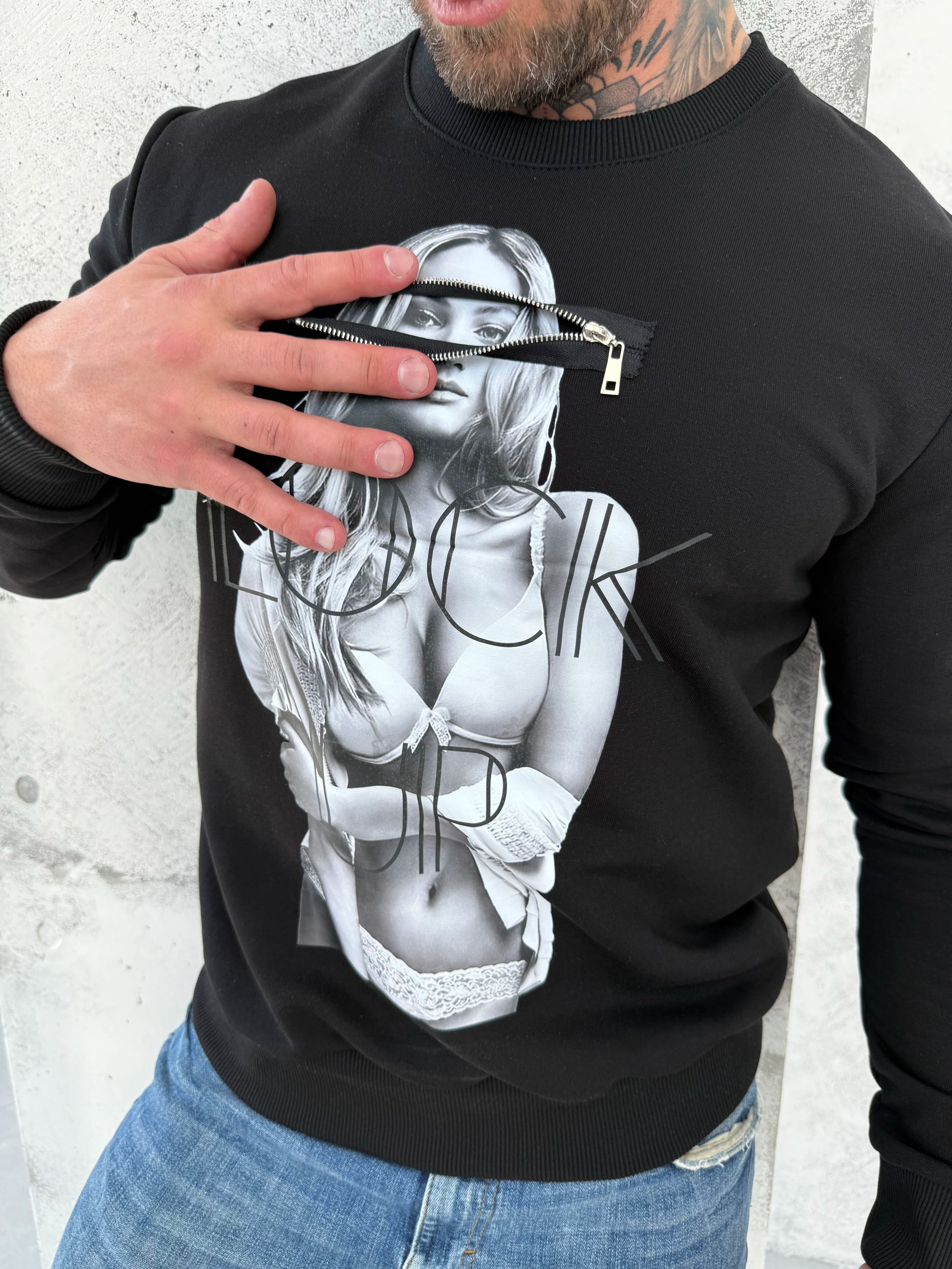 SWEATSHIRT LOCK UP