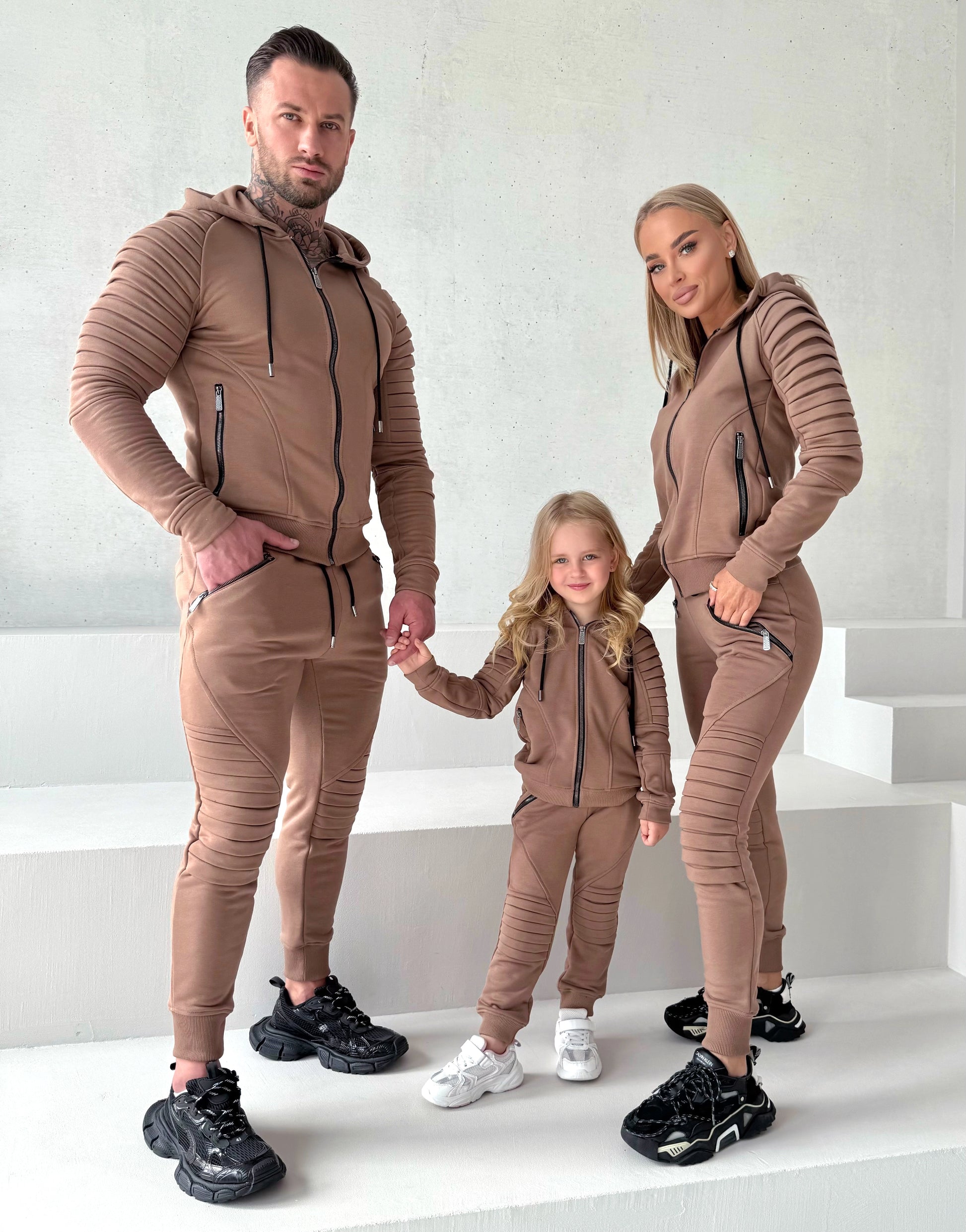 TRACKSUITS FOR COUPLE RELIEF