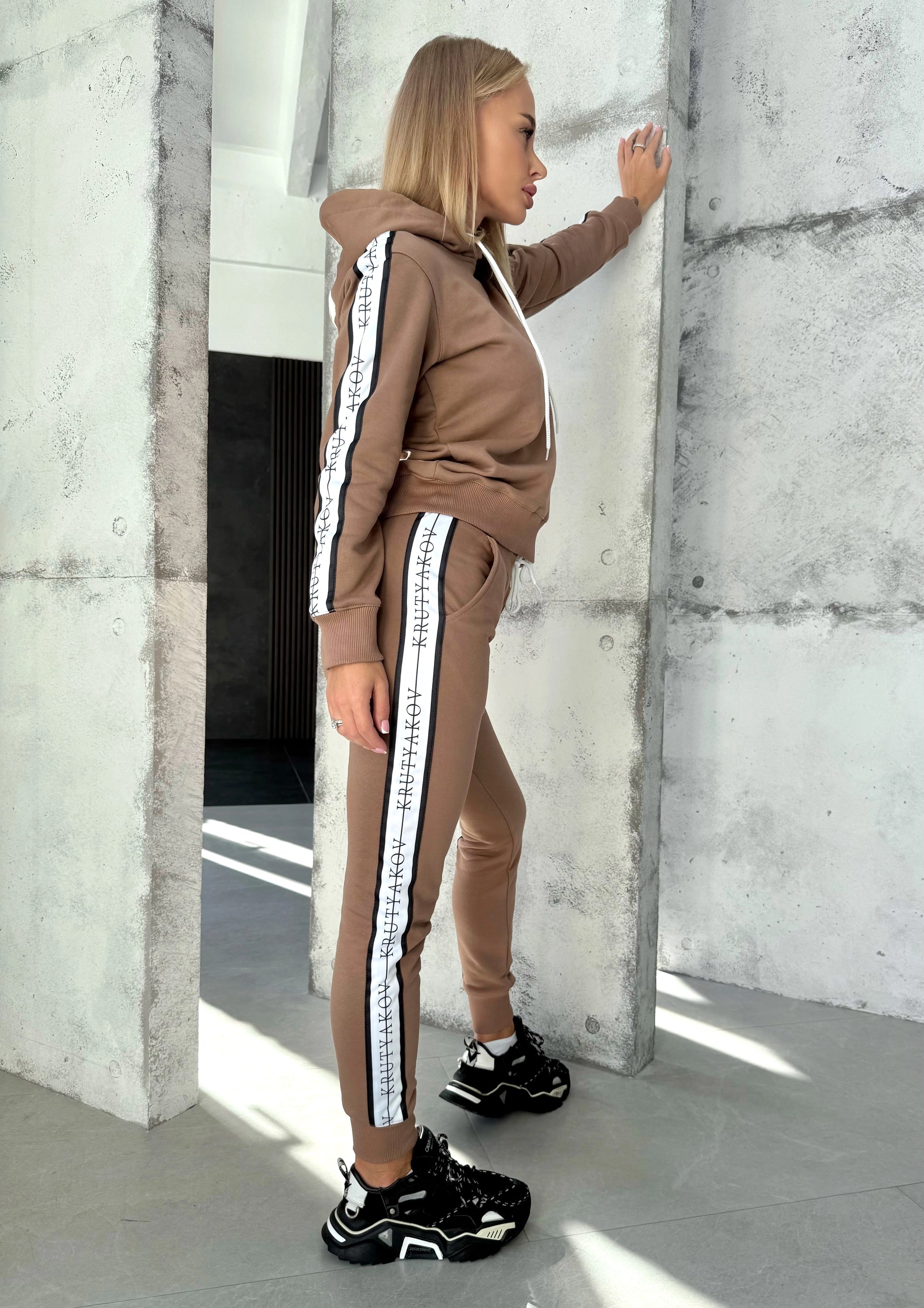 Костюм спортивний жіночий STRIPES