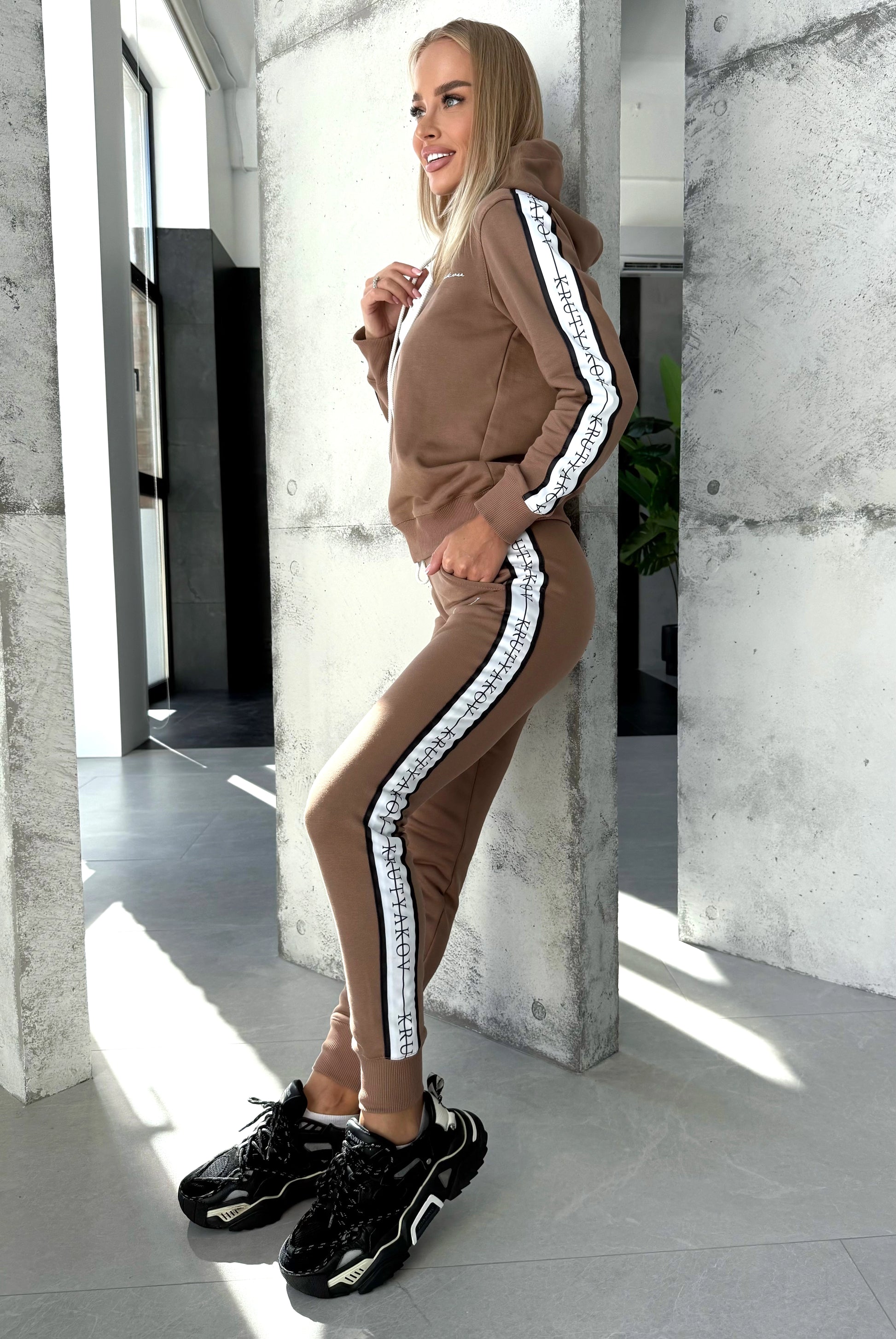 Костюм спортивний жіночий STRIPES