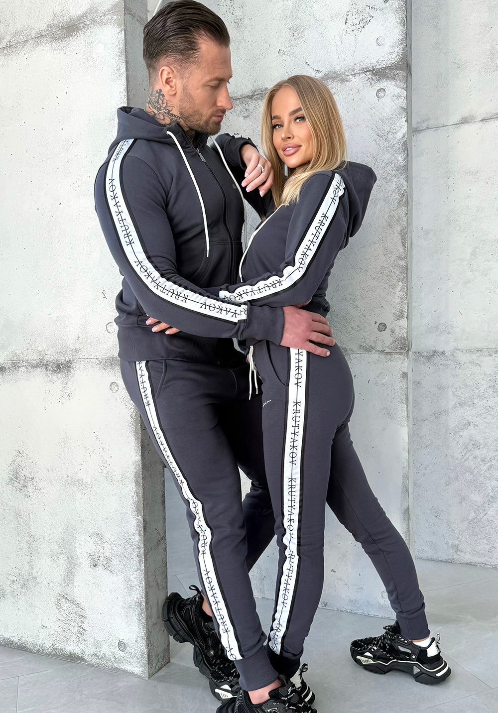 ПАРНІ СПОРТИВНІ КОСТЮМИ STRIPES