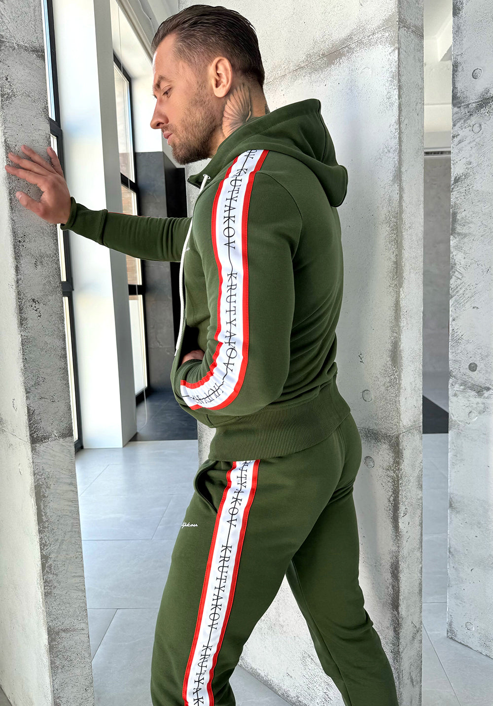 СПОРТИВНИЙ КОСТЮМ STRIPES