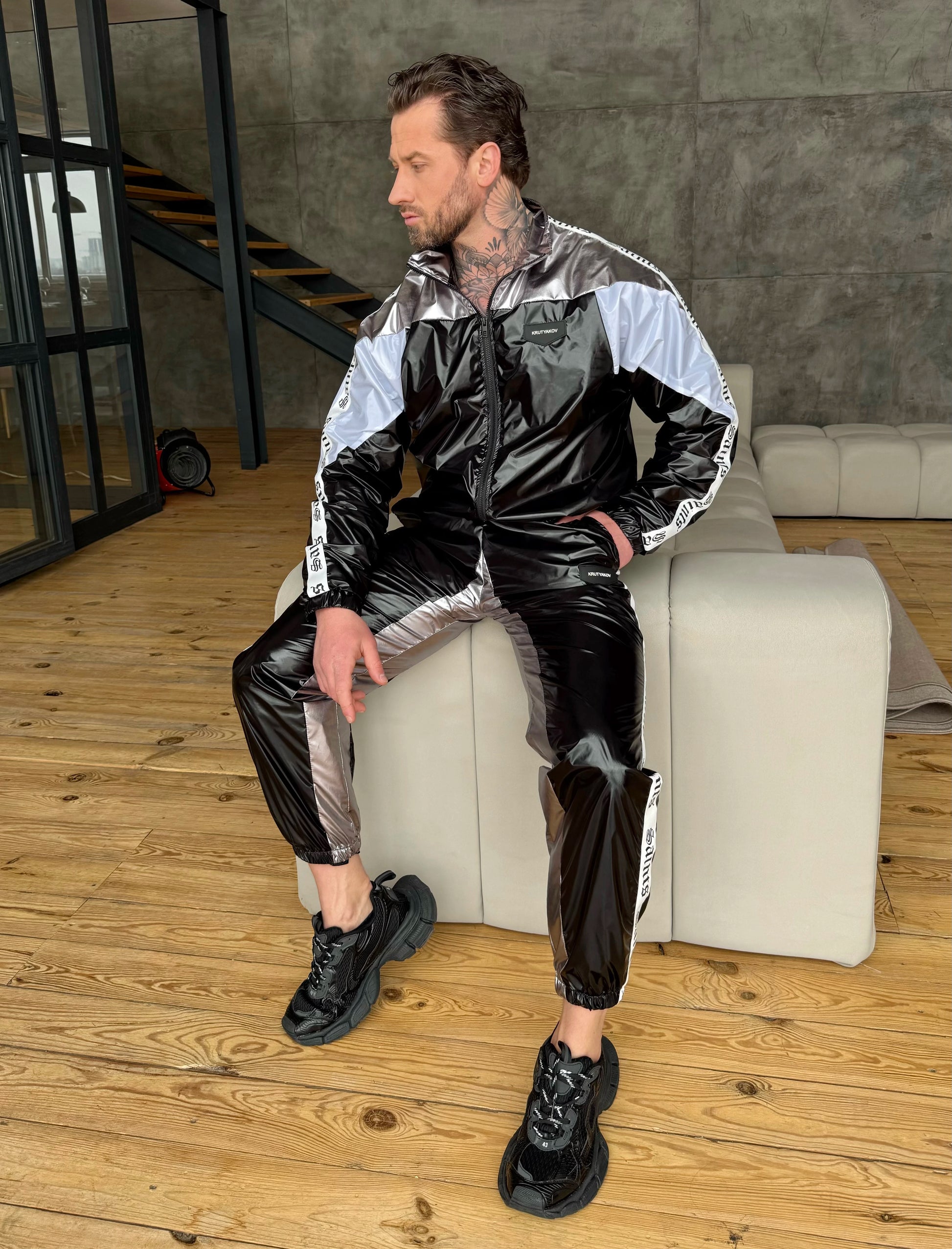 Чоловічий спортивний костюм MNKLLY чорно-срібний