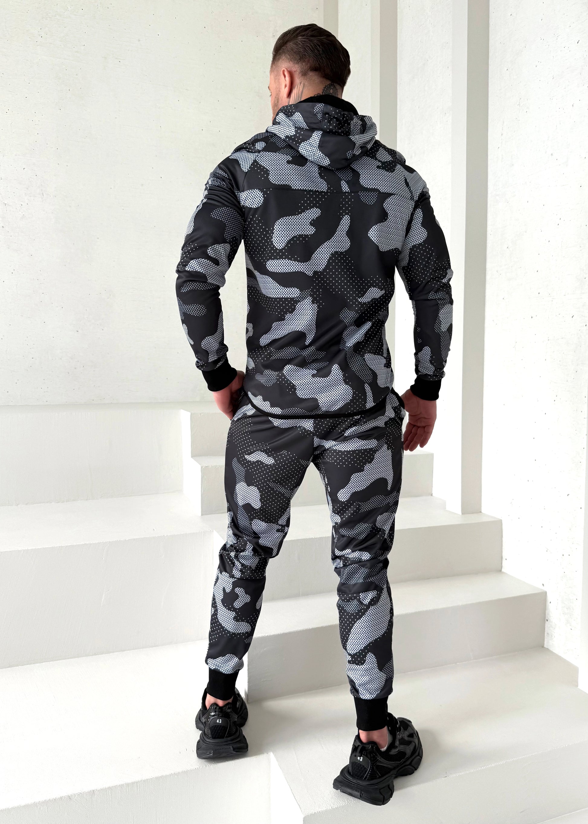 СПОРТИВНИЙ КОСТЮМ CAMO DOT