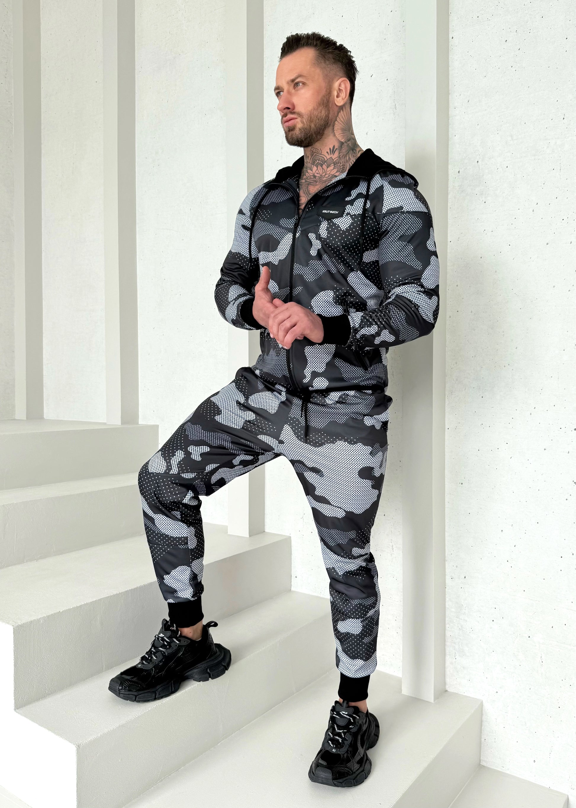 СПОРТИВНИЙ КОСТЮМ CAMO DOT