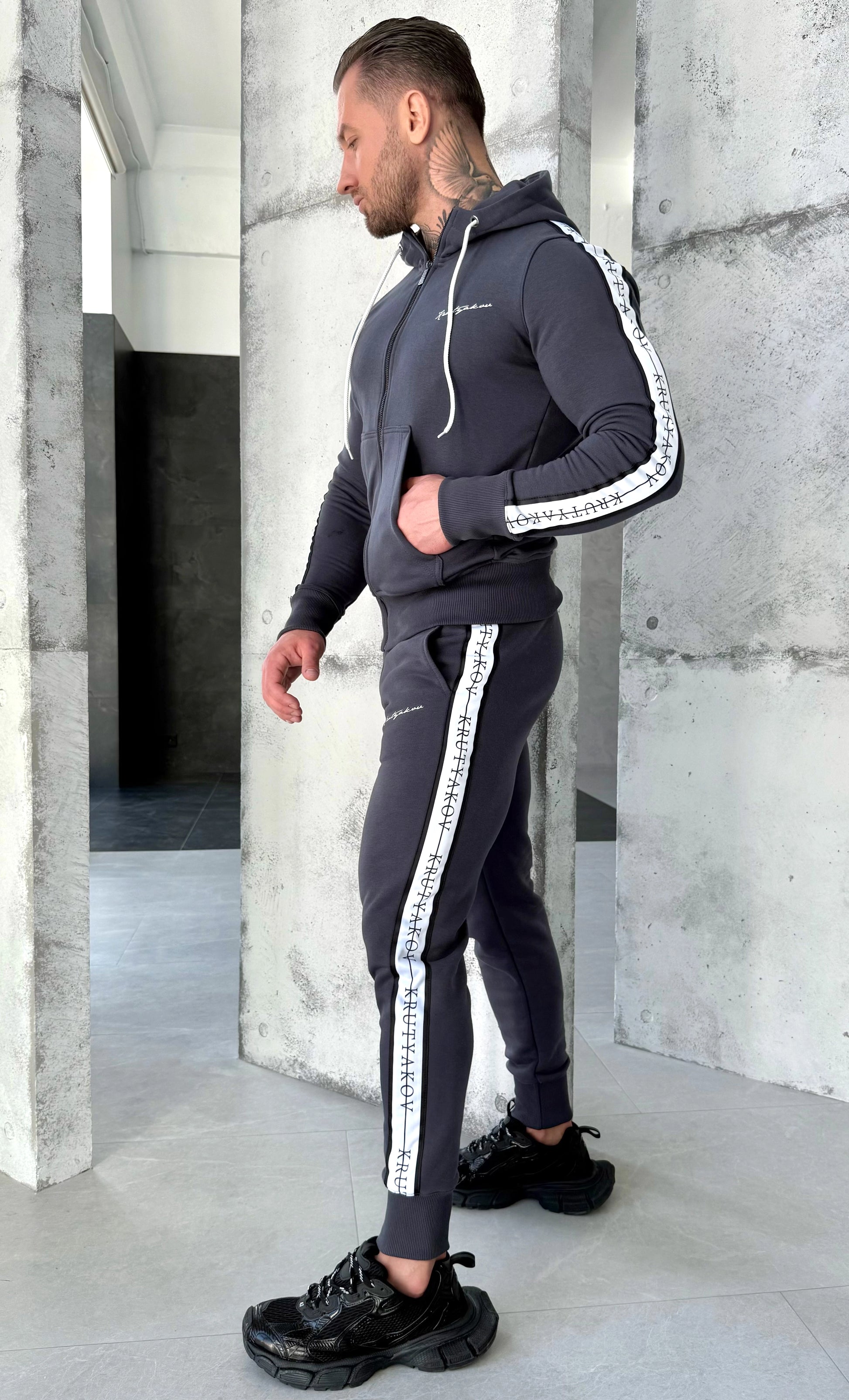 СПОРТИВНИЙ КОСТЮМ STRIPES