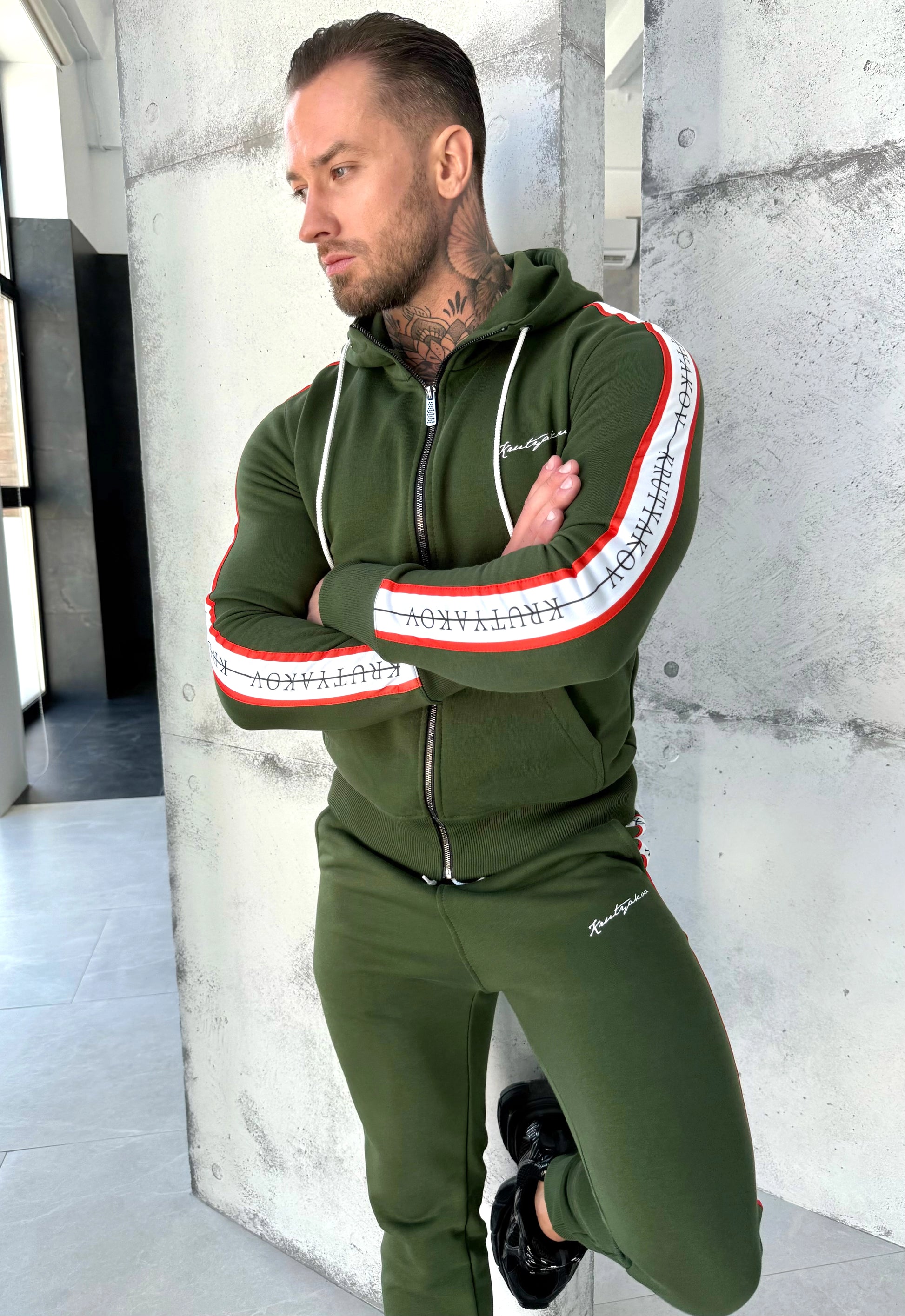 СПОРТИВНИЙ КОСТЮМ STRIPES