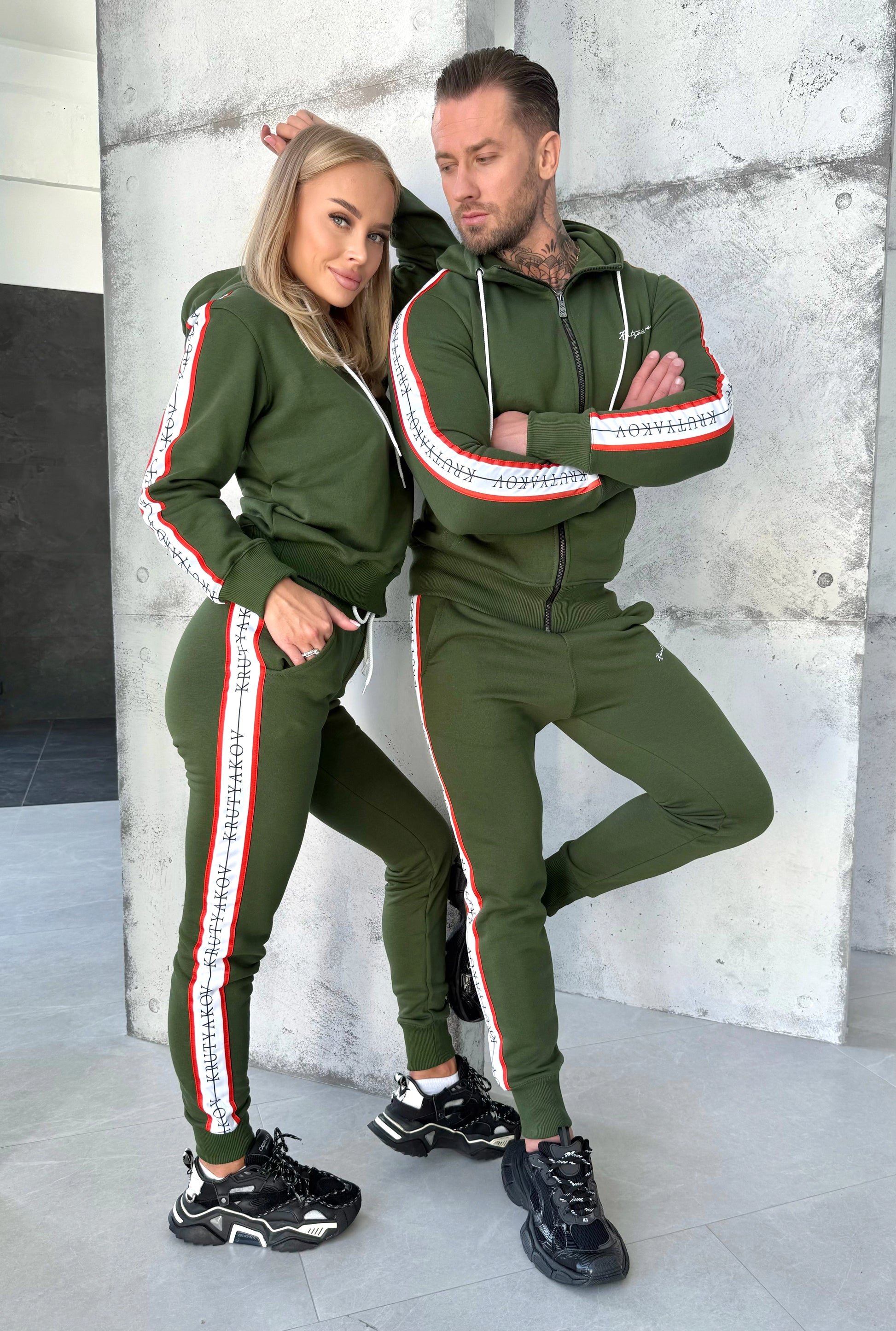 ПАРНІ СПОРТИВНІ КОСТЮМИ STRIPES