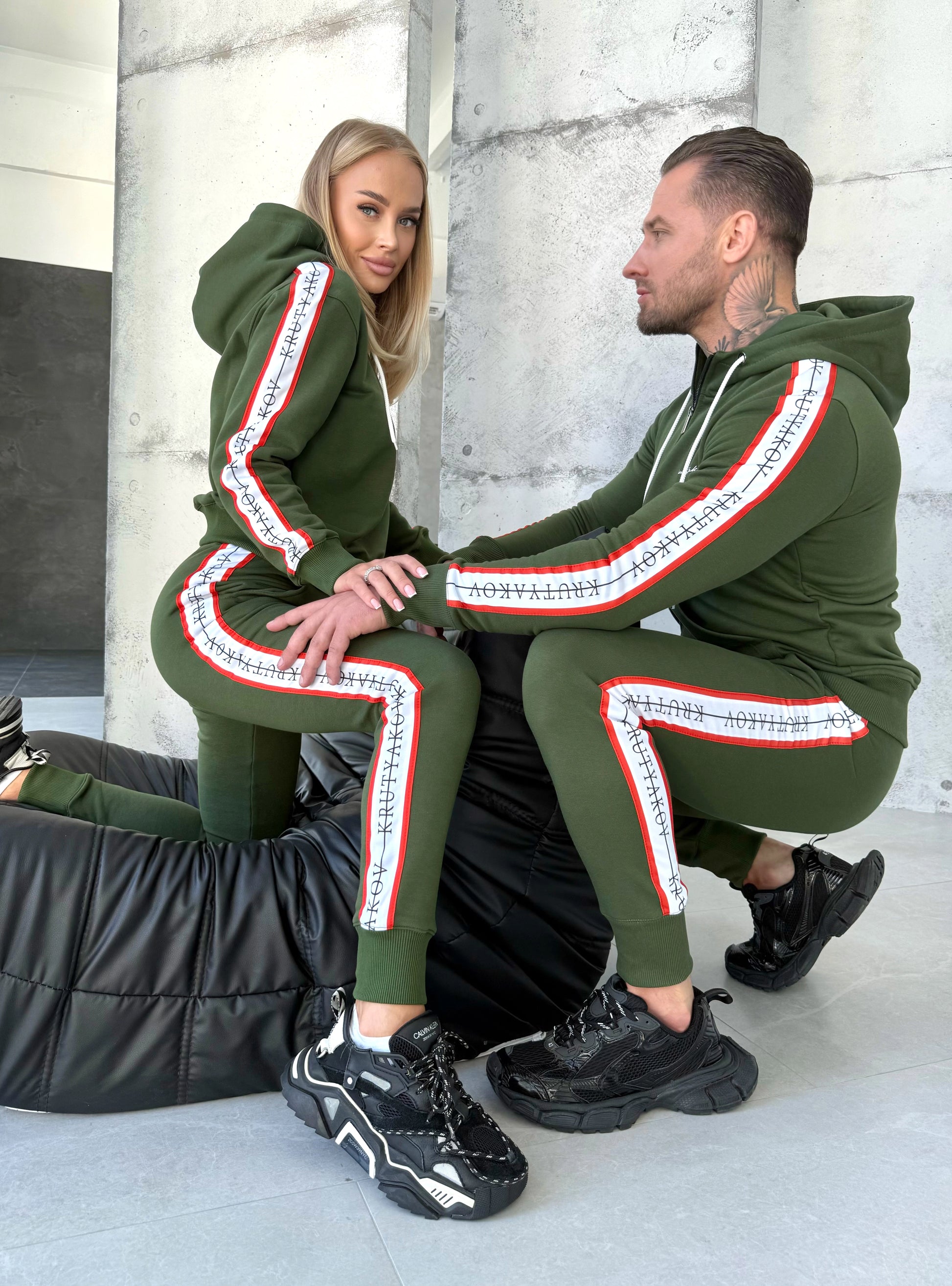 ПАРНІ СПОРТИВНІ КОСТЮМИ STRIPES