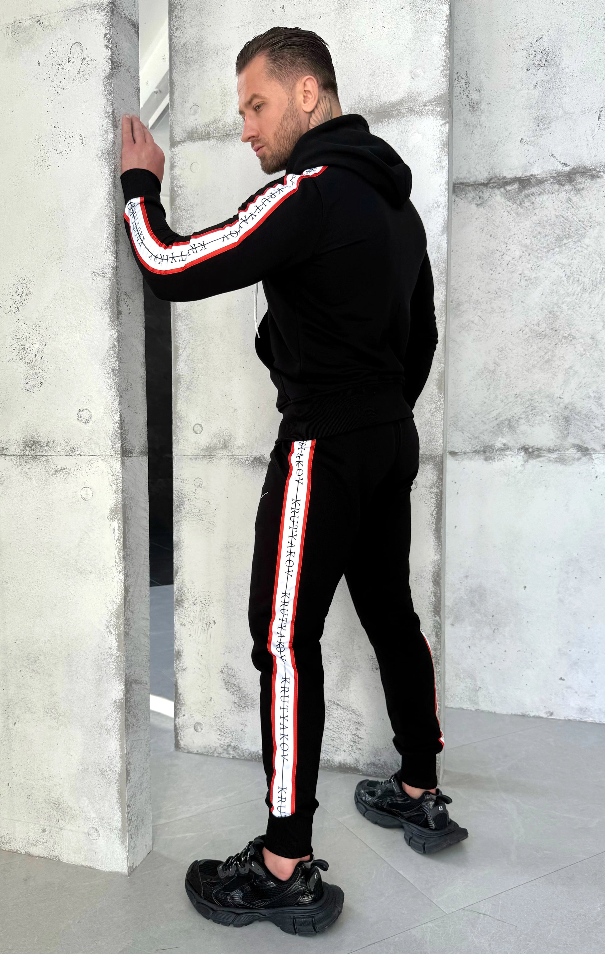 СПОРТИВНИЙ КОСТЮМ STRIPES