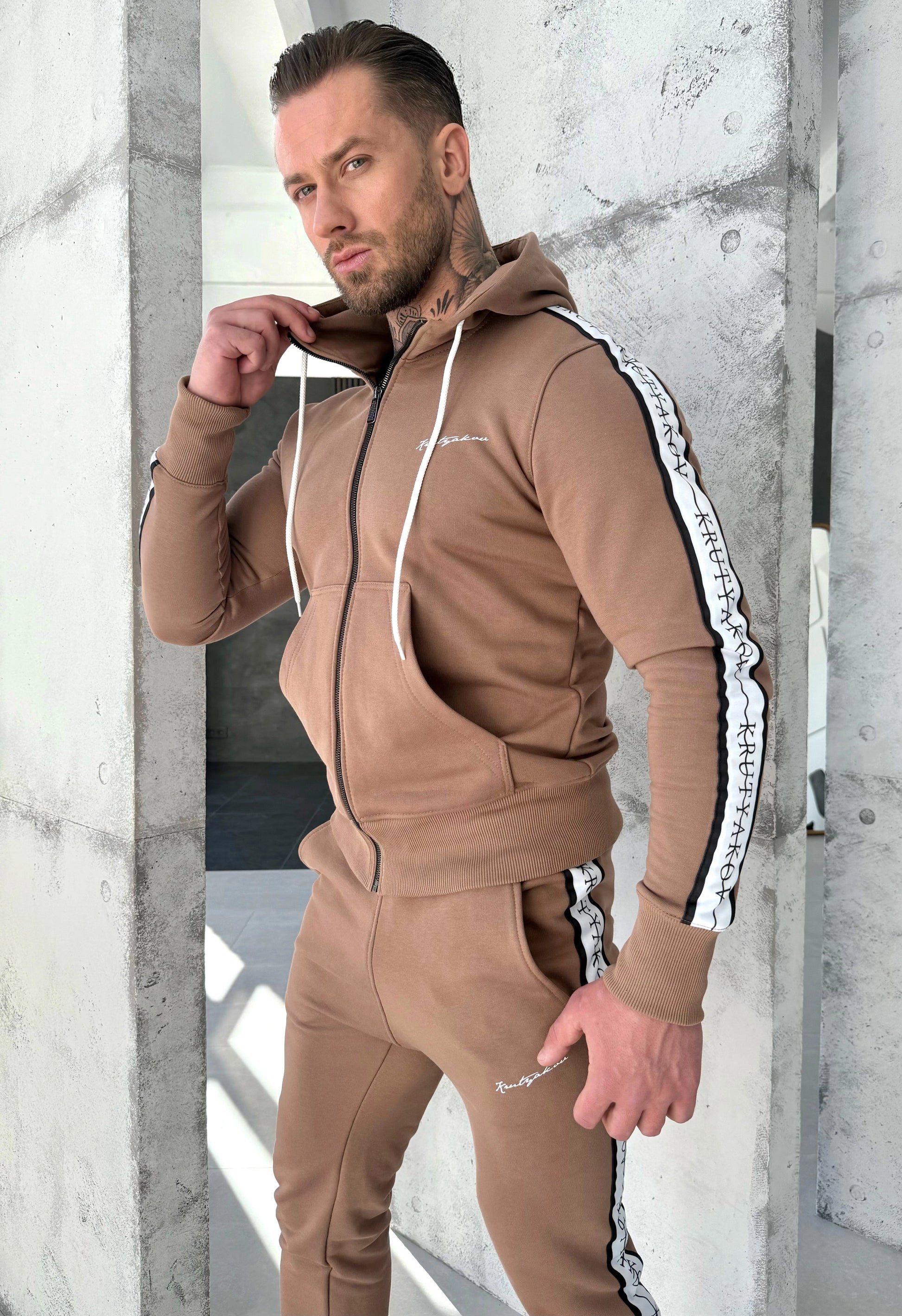 СПОРТИВНИЙ КОСТЮМ STRIPES