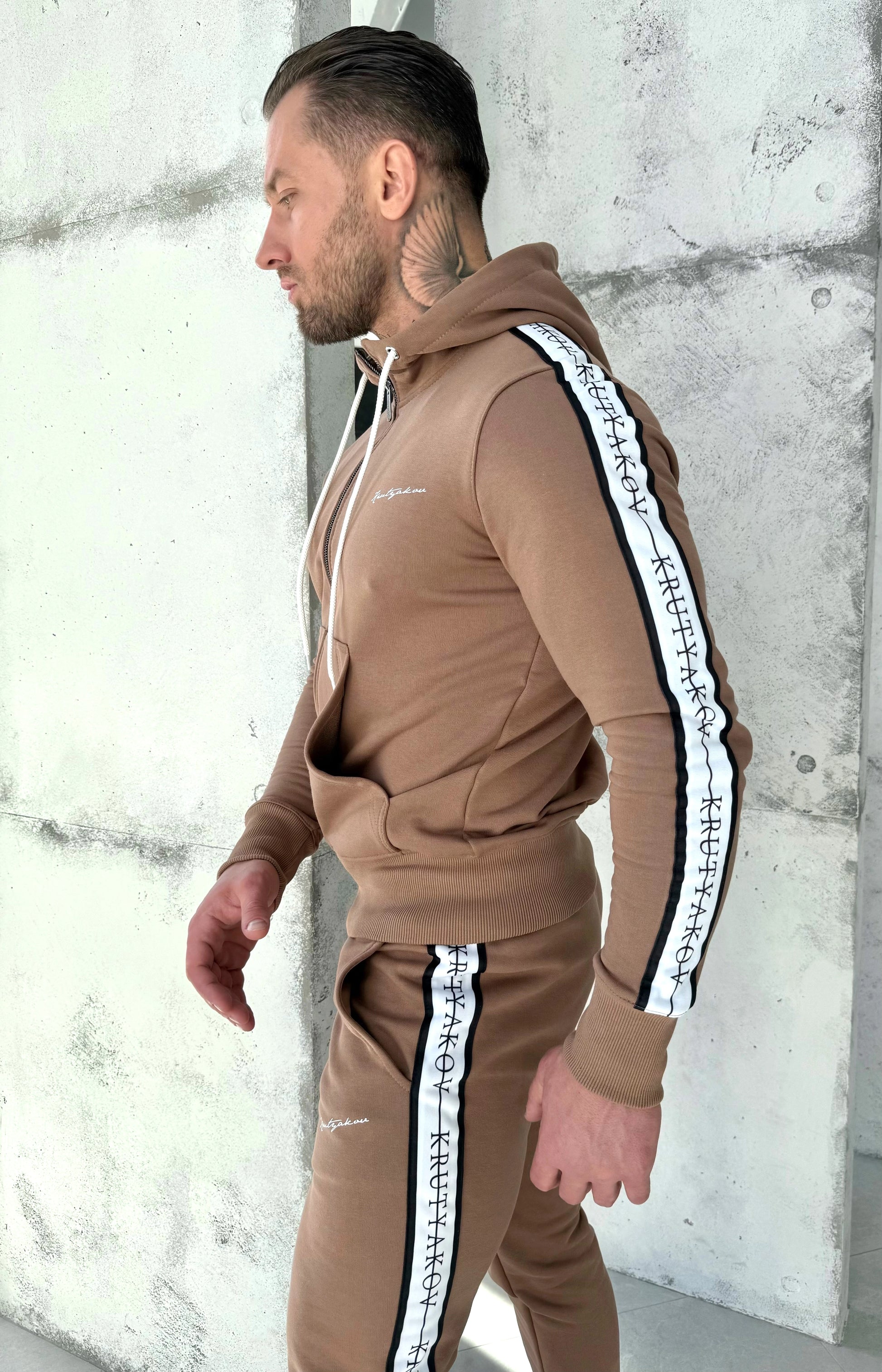 СПОРТИВНИЙ КОСТЮМ STRIPES