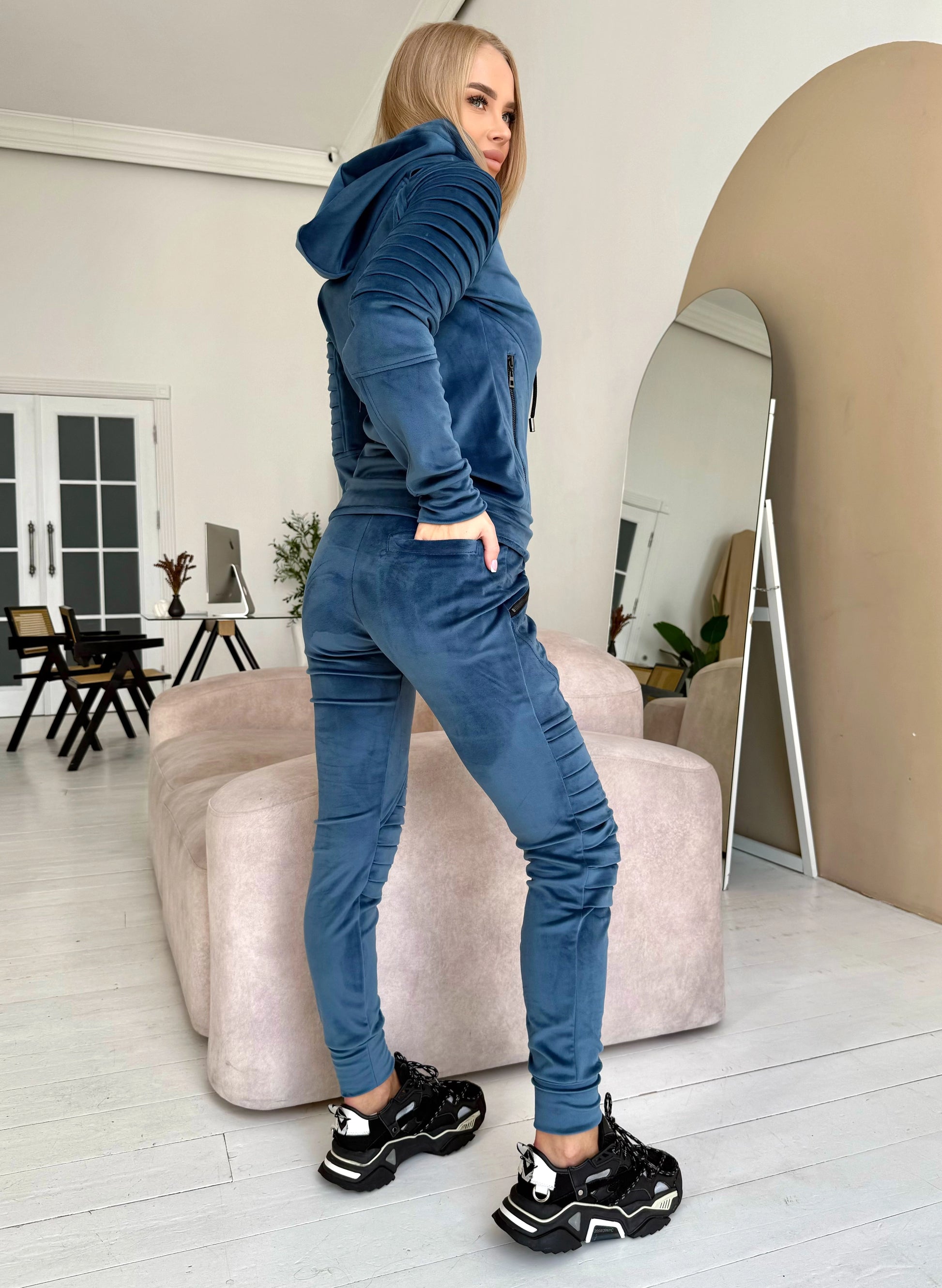 Жіночий спортивний костюм Relief Velour блакитний