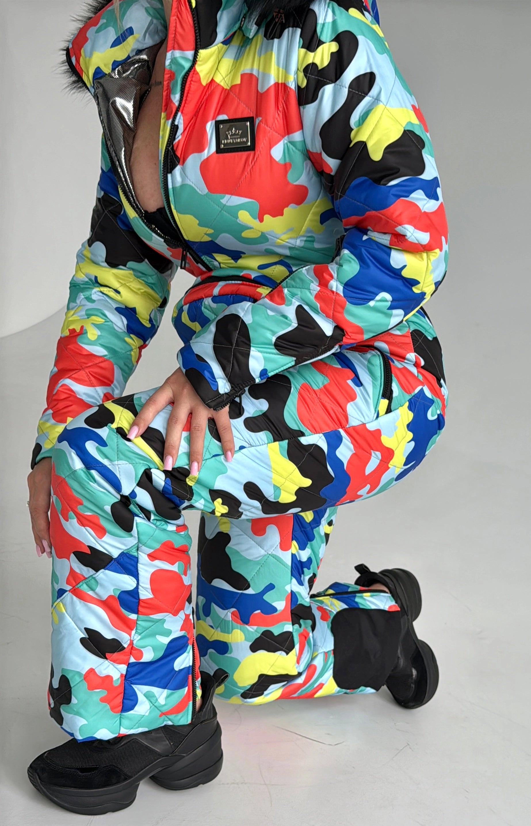 Зимовий жіночий one piece ski suit KRUTYAKOV у multicolored камуфляжі для активної зими та подорожей