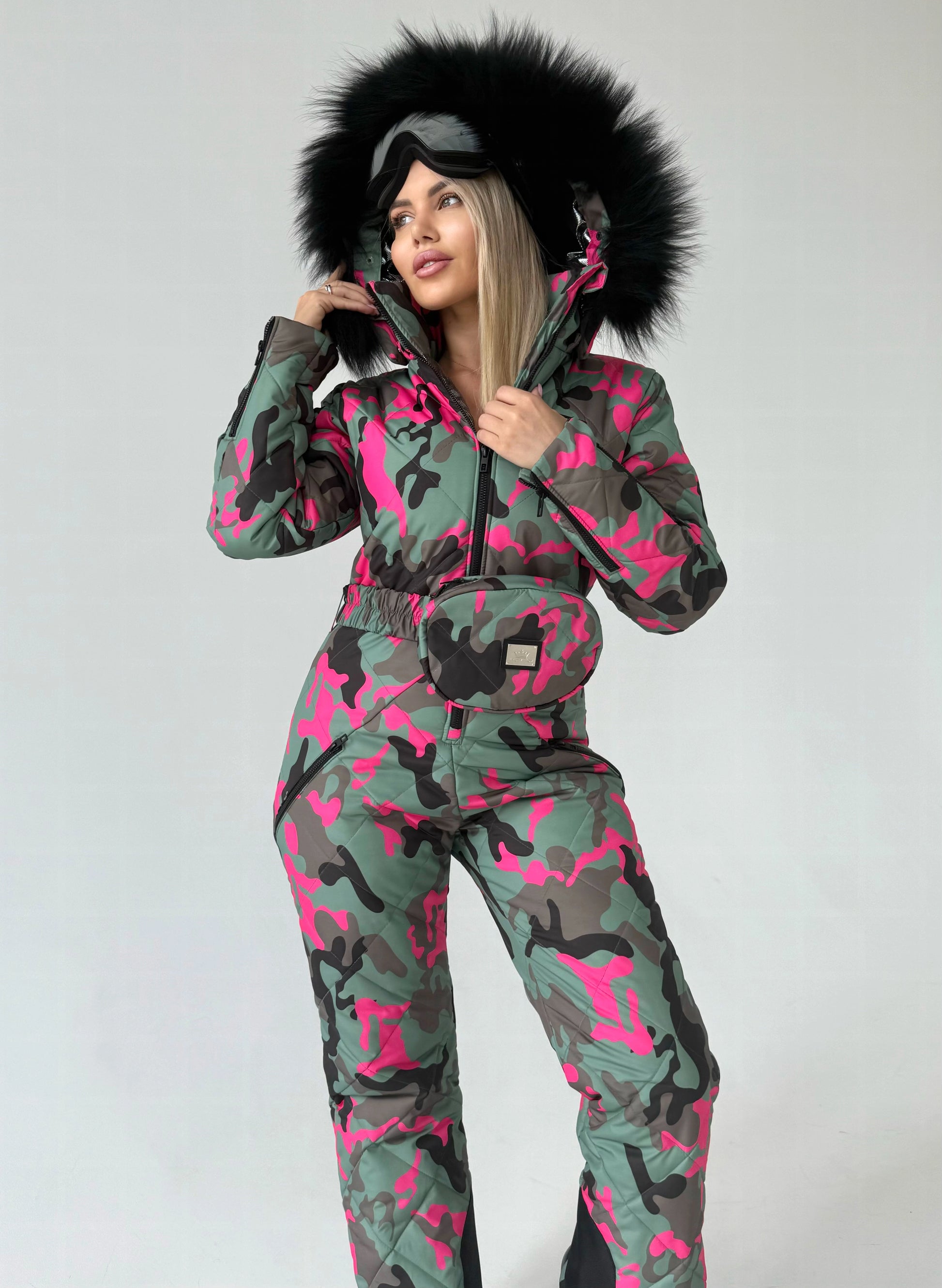 Стильний жіночий ski suit KRUTYAKOV VALE з натуральним хутром, блискавками на рукавах і штанинах
