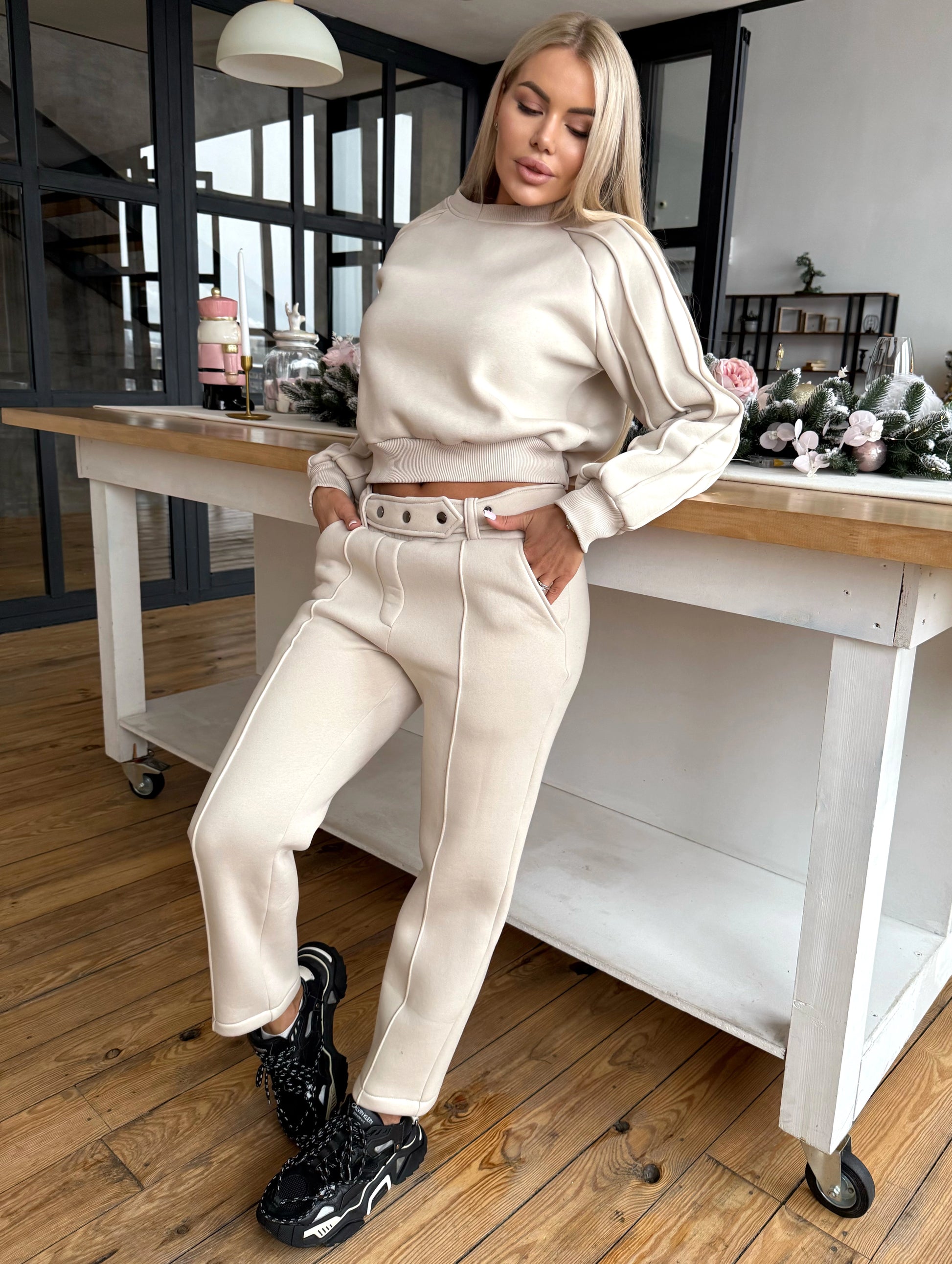 Жіночий спортивний костюм Viola бежевий