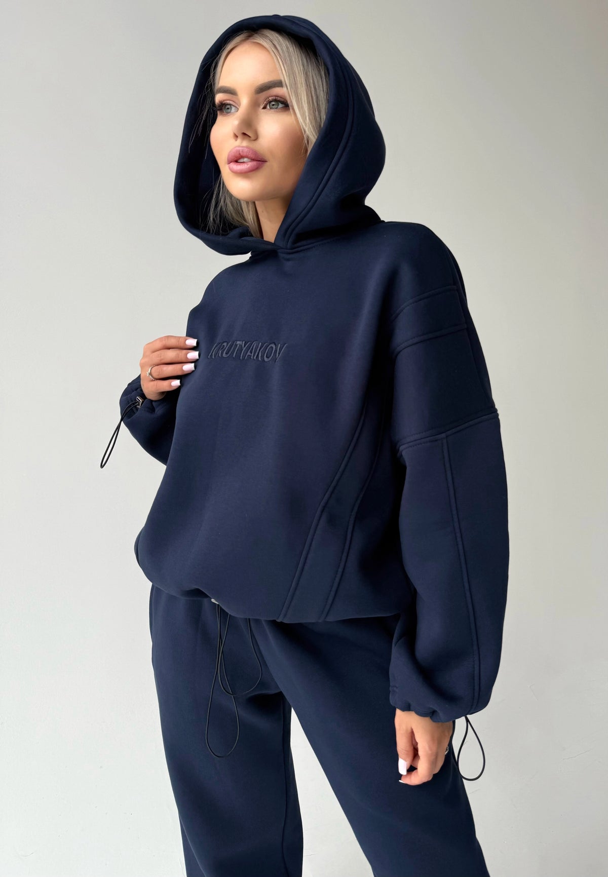 Стильний темно-синій костюм Erika з oversize толстовкою та штанами