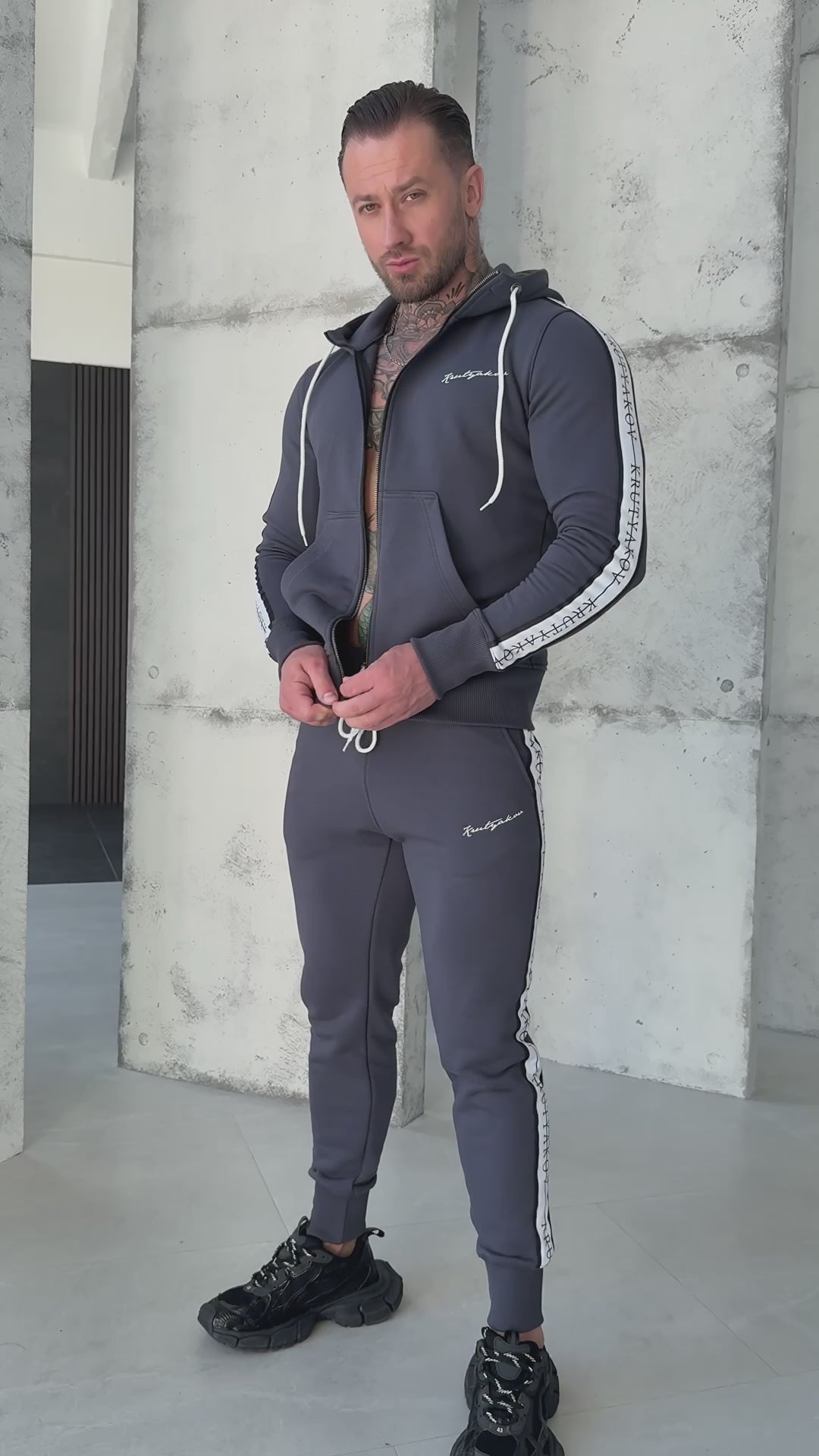 СПОРТИВНИЙ КОСТЮМ STRIPES