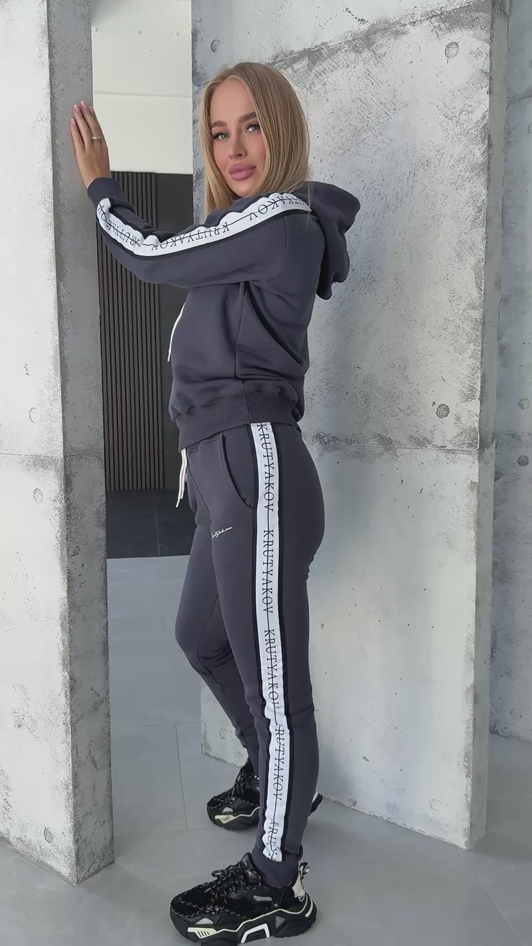 СПОРТИВНИЙ КОСТЮМ STRIPES