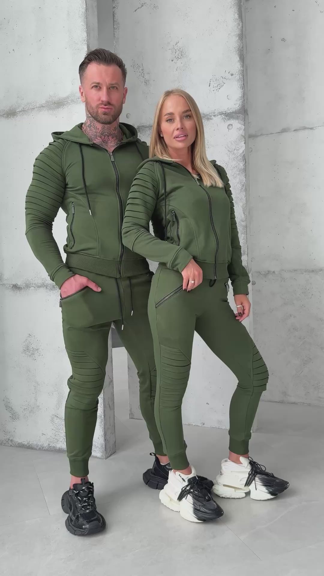 TRACKSUITS FOR COUPLE RELIEF