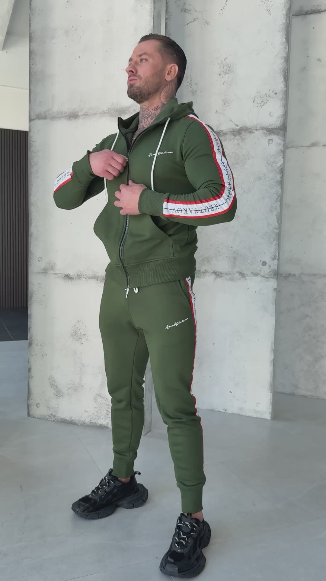 СПОРТИВНИЙ КОСТЮМ STRIPES