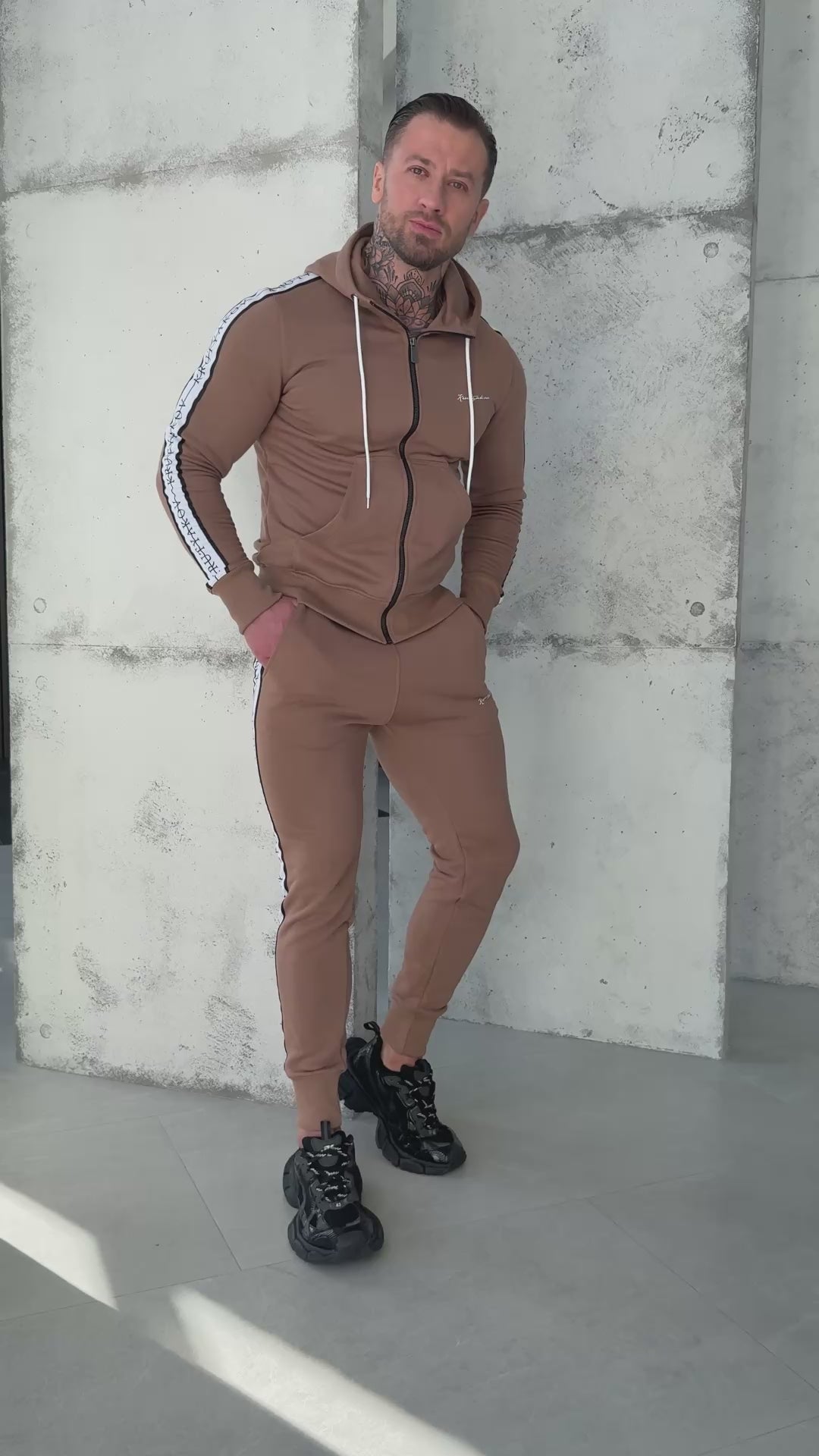 СПОРТИВНИЙ КОСТЮМ STRIPES