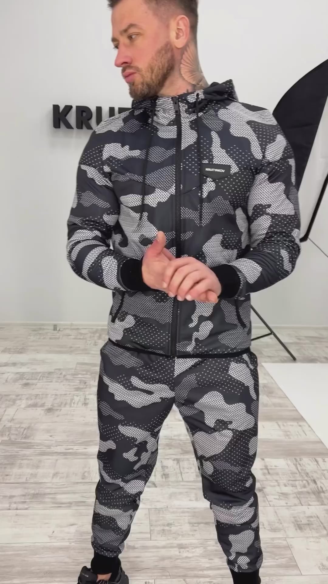 СПОРТИВНИЙ КОСТЮМ CAMO DOT