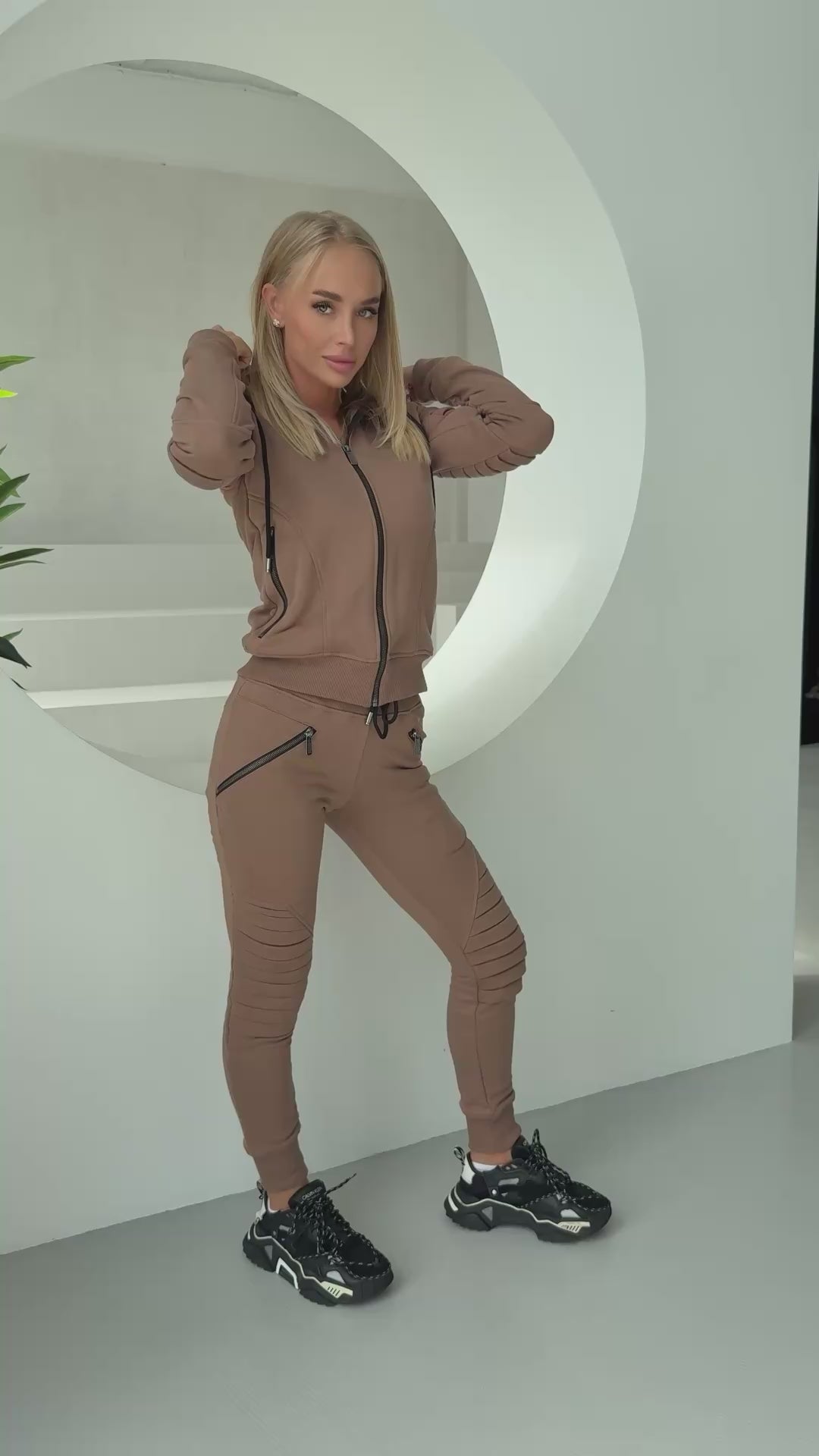 Костюм спортивний жіночий RELIEF