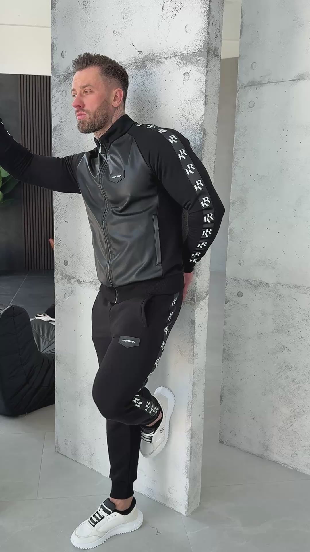 СПОРТИВНИЙ КОСТЮМ HOWARD