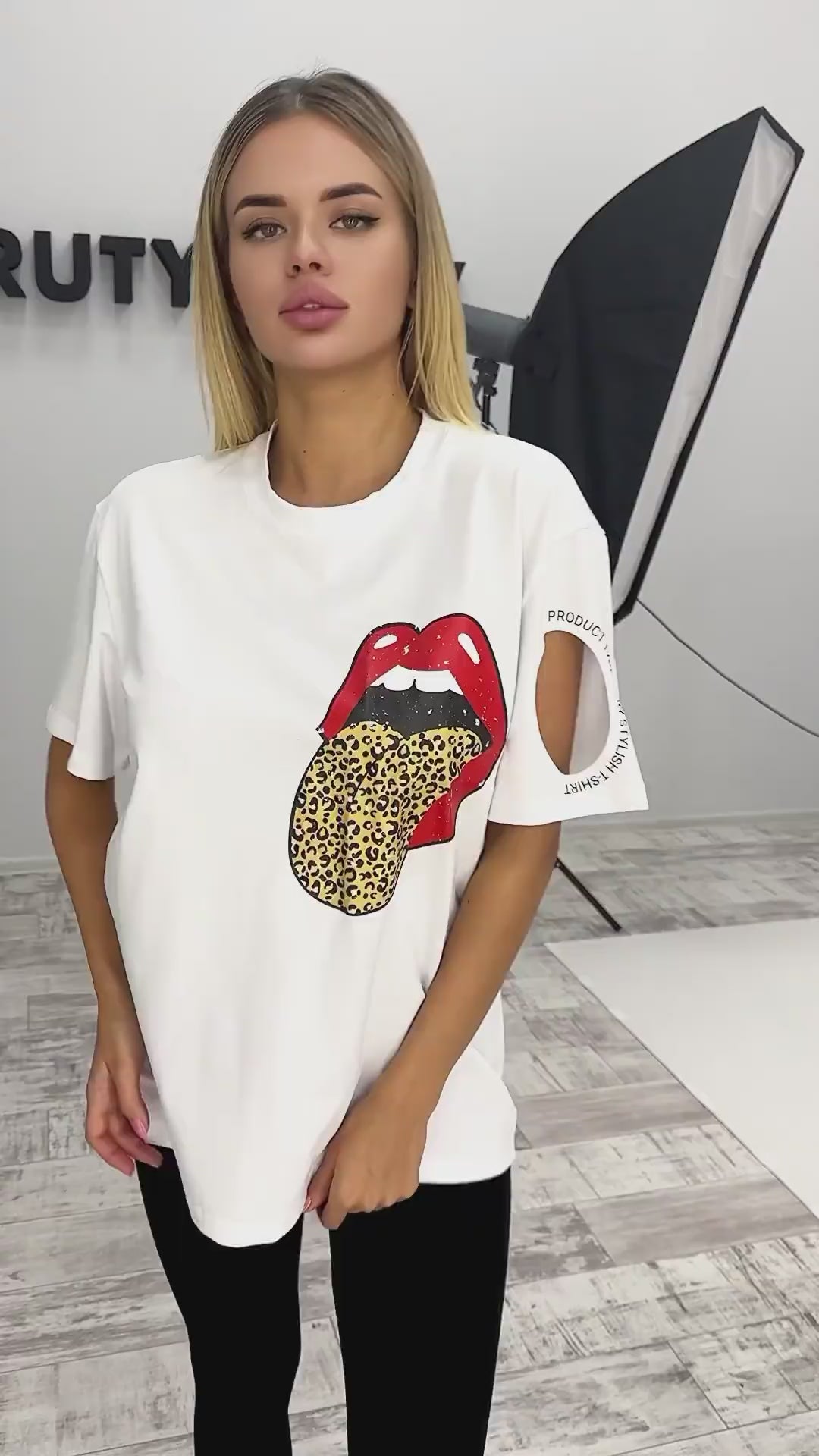 T-SHIRT LIPS LEO